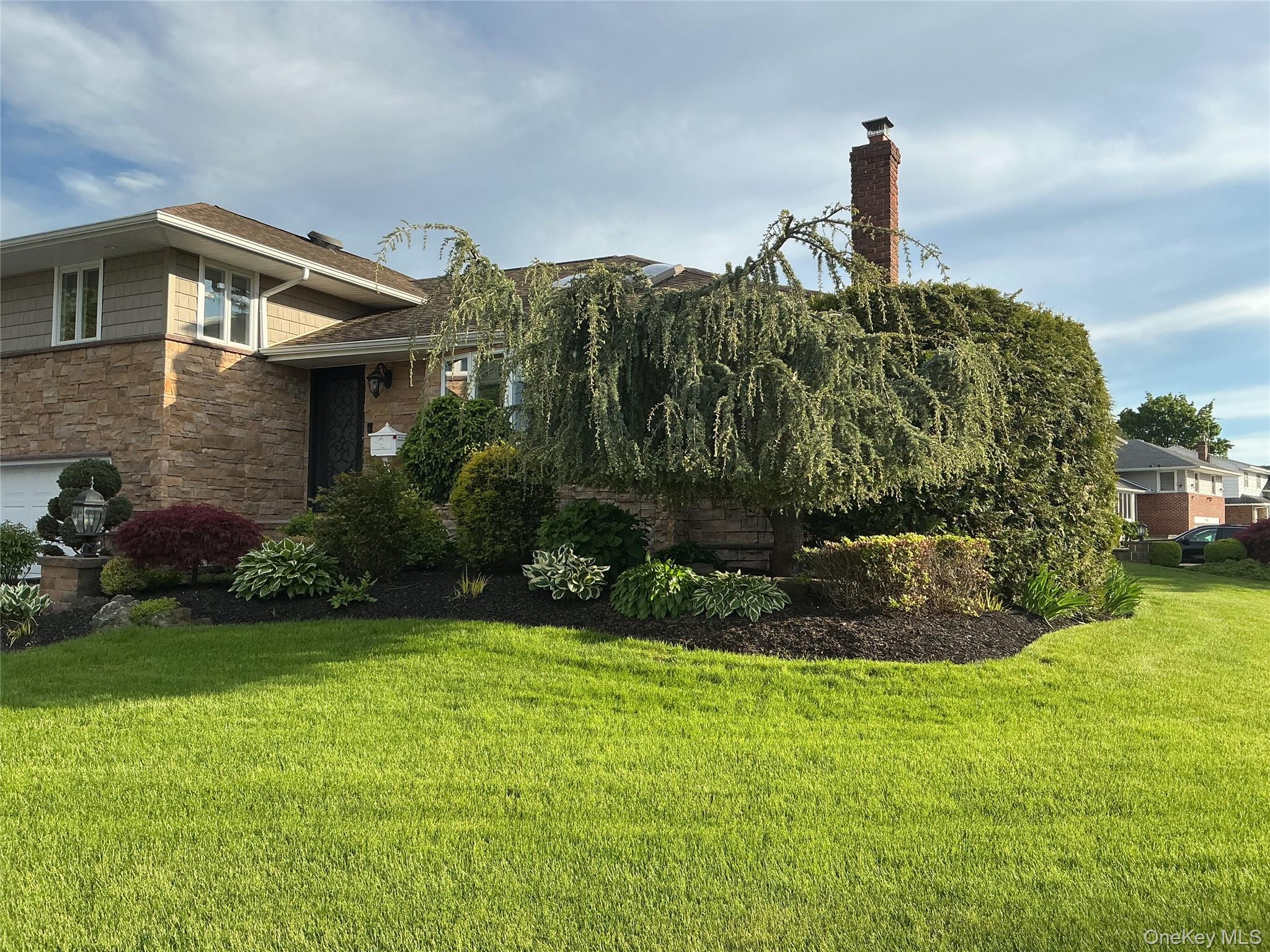909 Berkshire Drive Property Photo 3