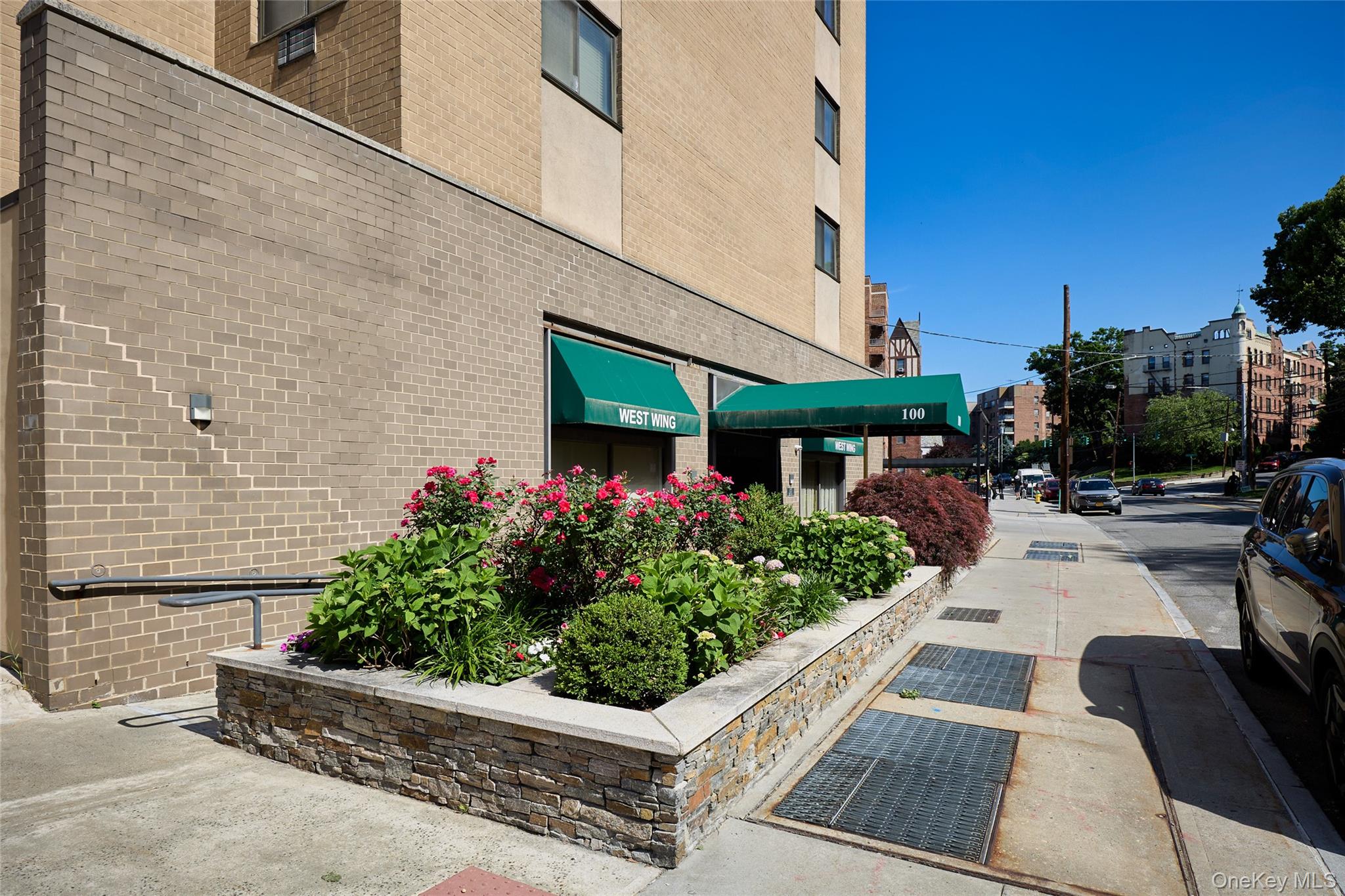 100 E Hartsdale Avenue 4dw Property Photo 3