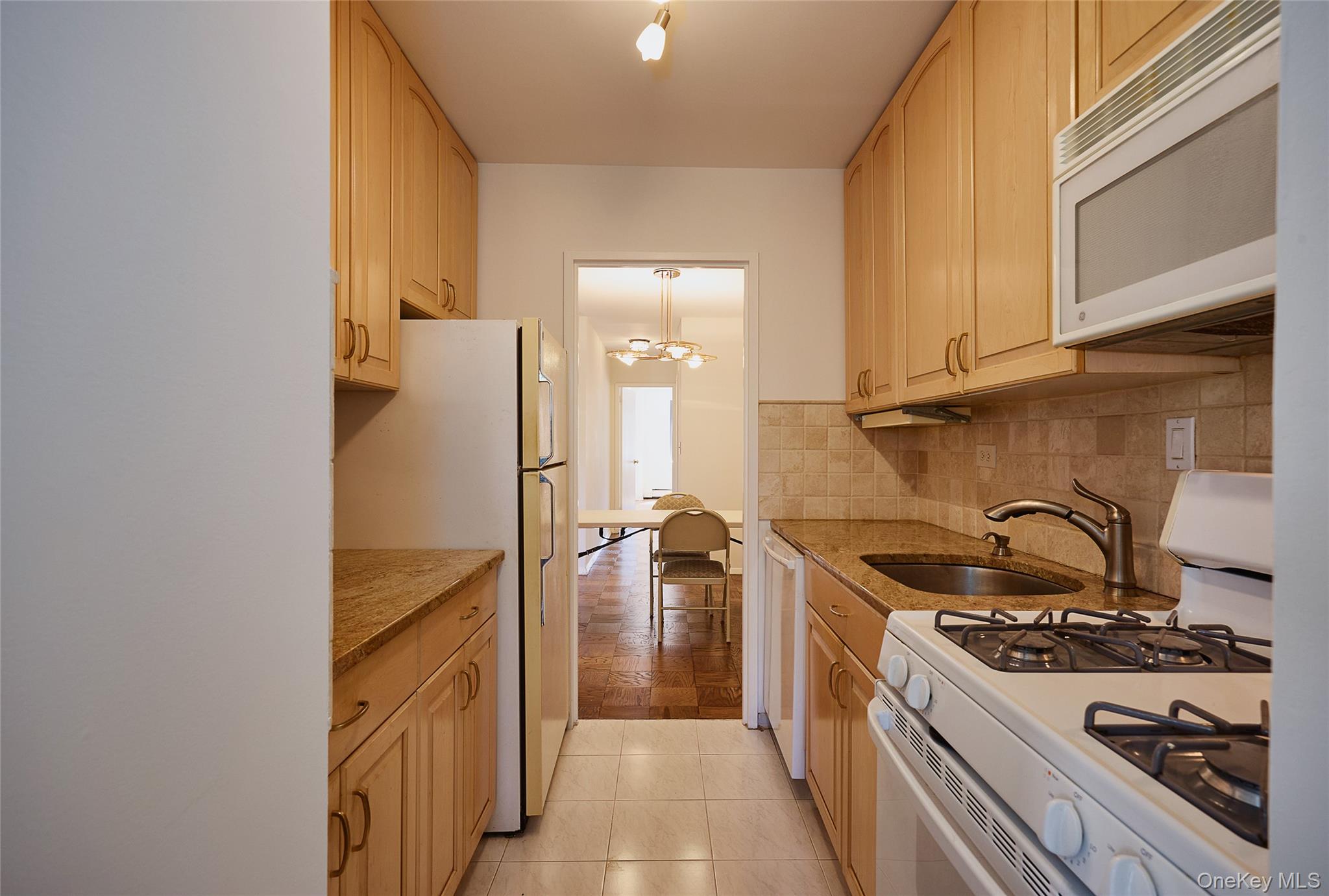 100 E Hartsdale Avenue 4dw Property Photo 8