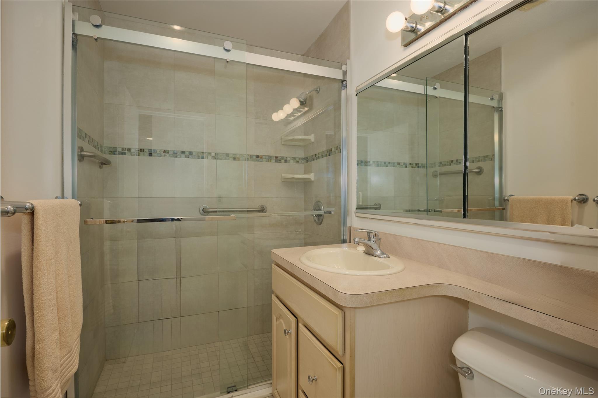 100 E Hartsdale Avenue 4dw Property Photo 19