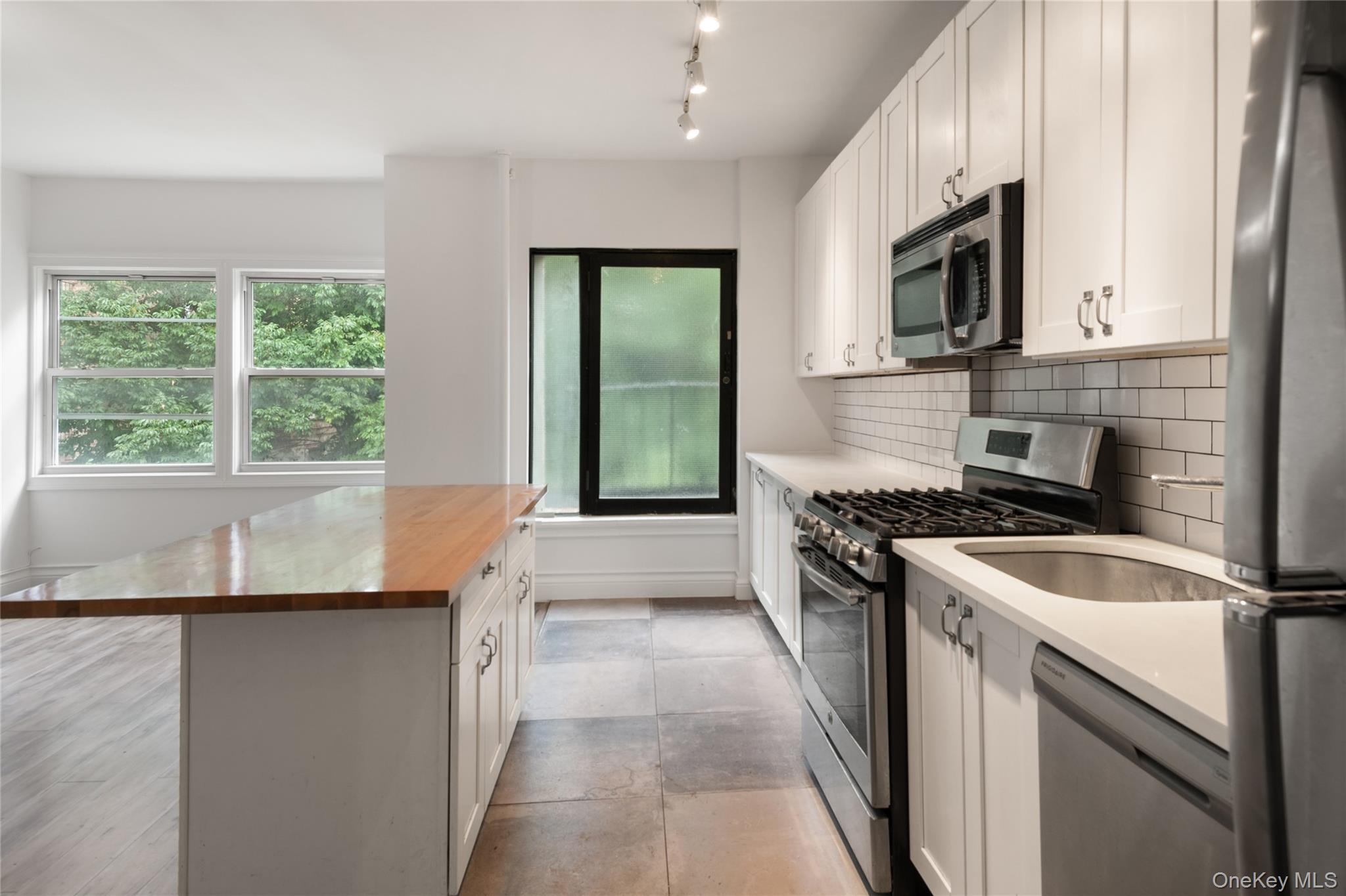 1068 Walton Avenue Property Photo 8