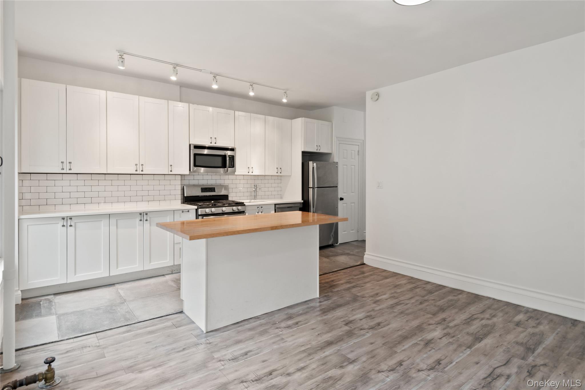 1068 Walton Avenue Property Photo 9