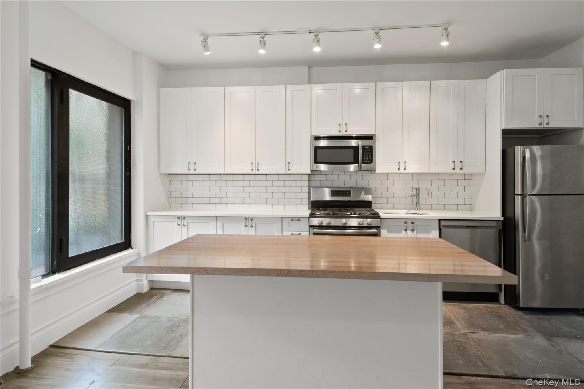 1068 Walton Avenue Property Photo 10