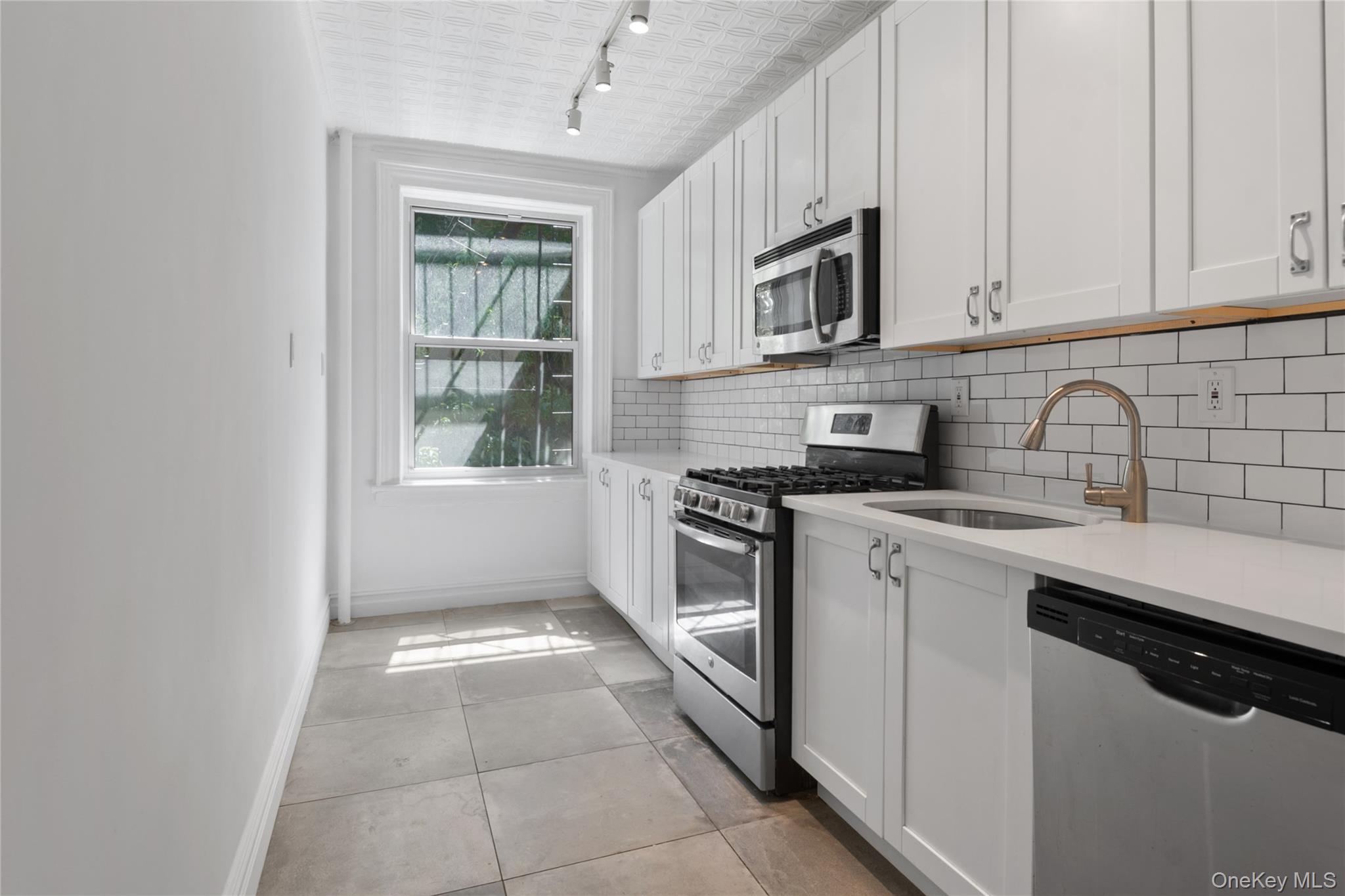 1068 Walton Avenue Property Photo 20