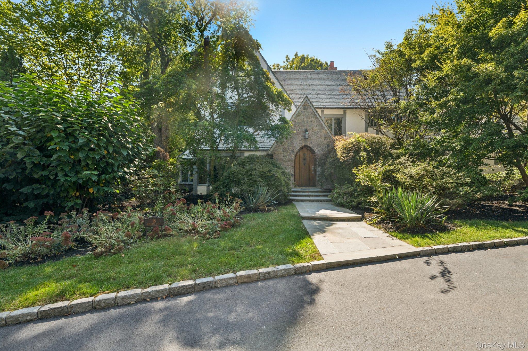 18 Heights Road Property Photo 4
