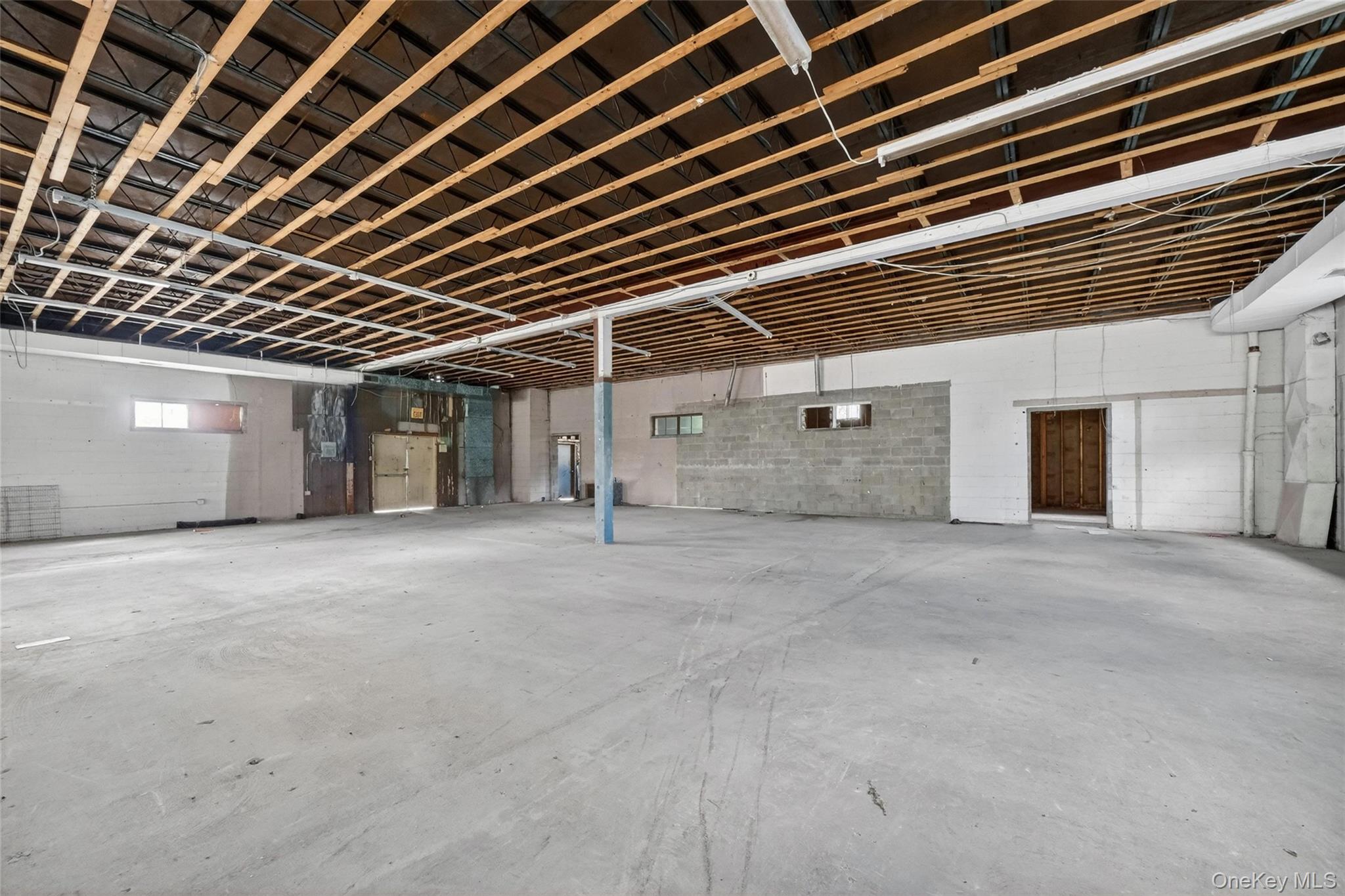 14 Route 17k Property Photo 6