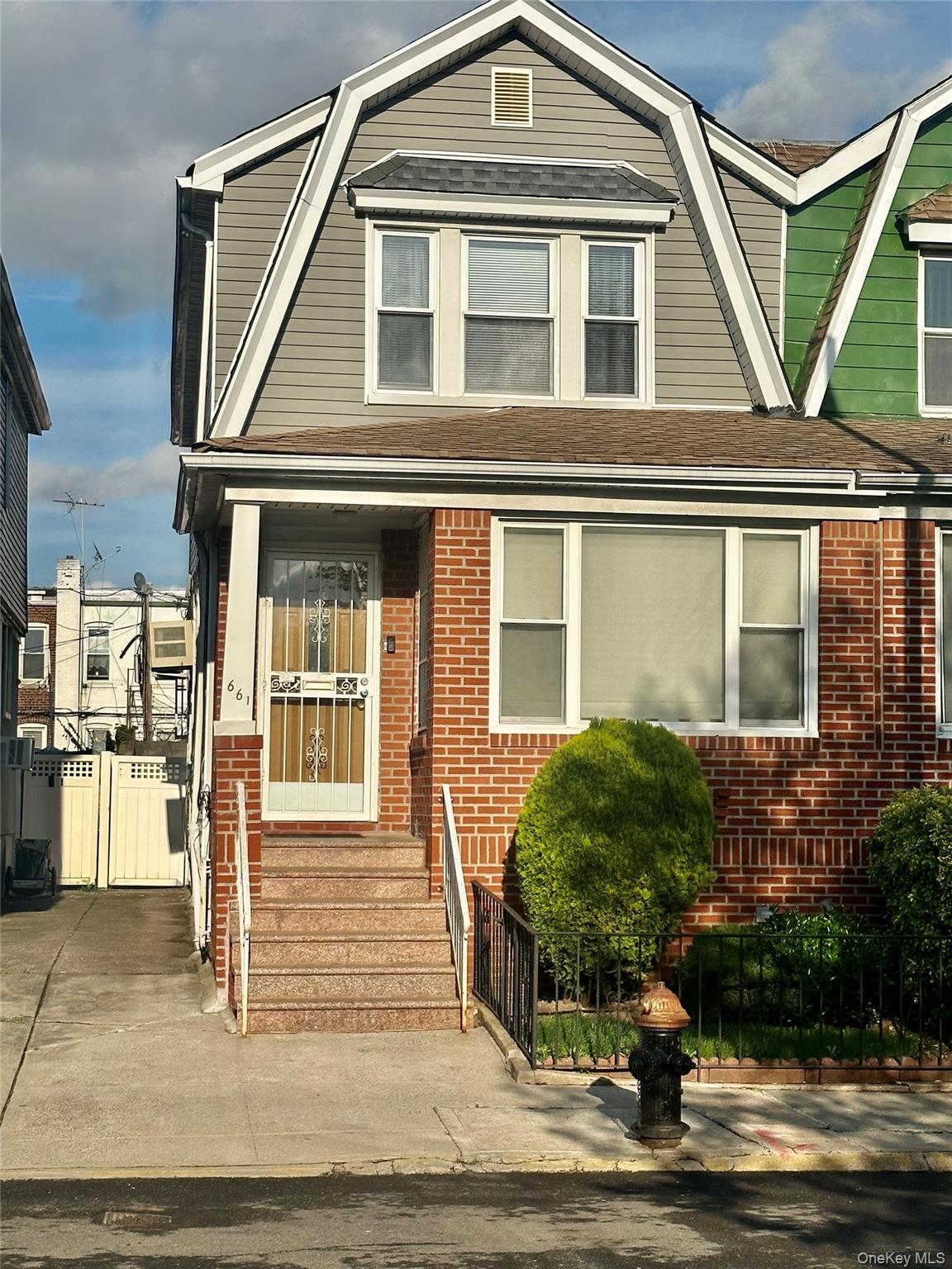 661 E 43rd Street Property Photo 1