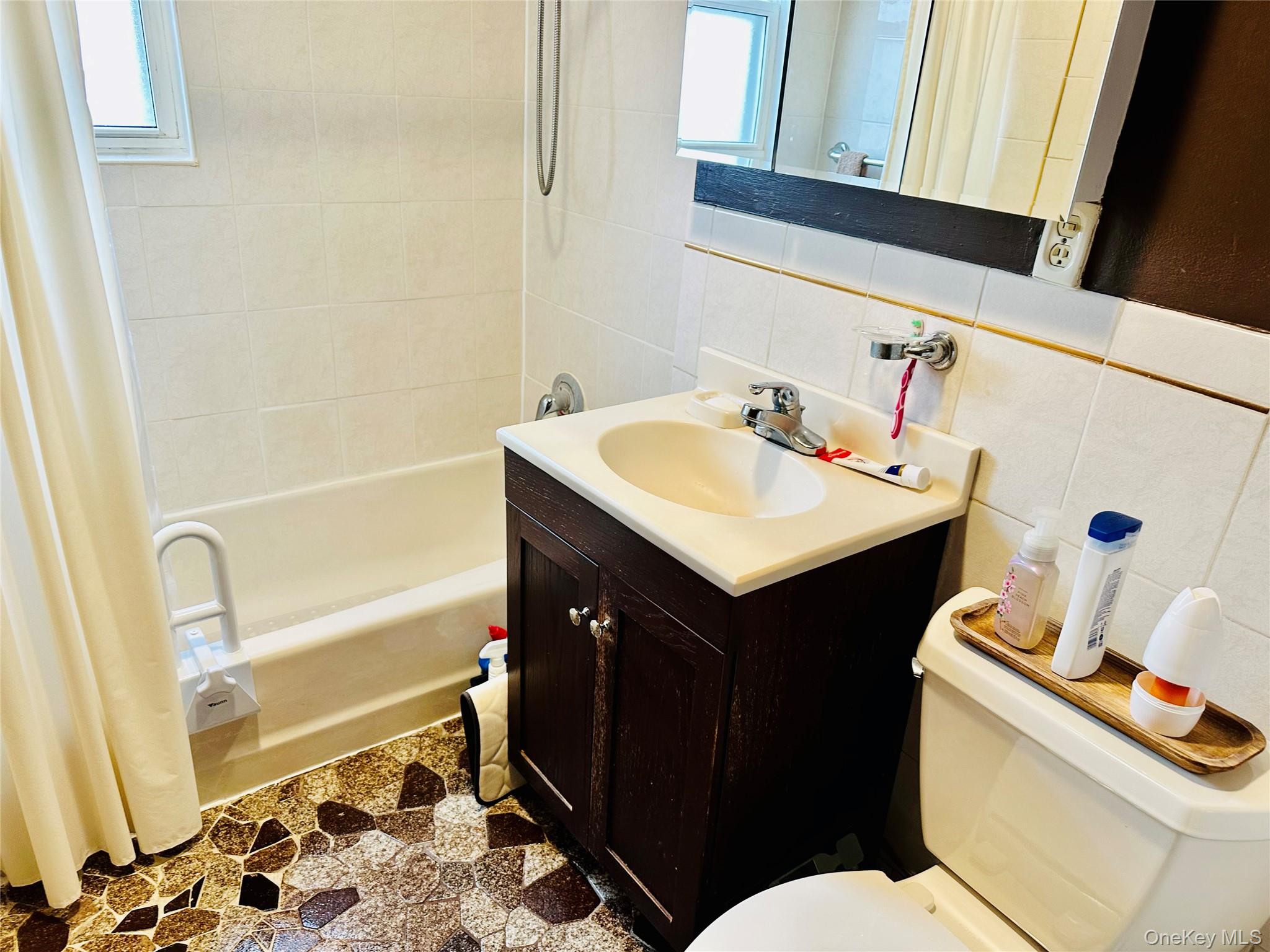 661 E 43rd Street Property Photo 3