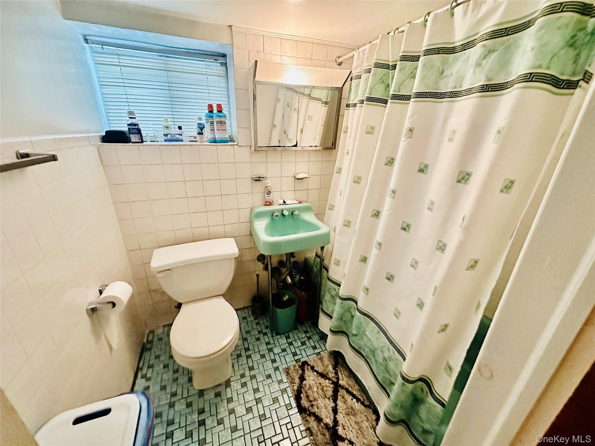 661 E 43rd Street Property Photo 6