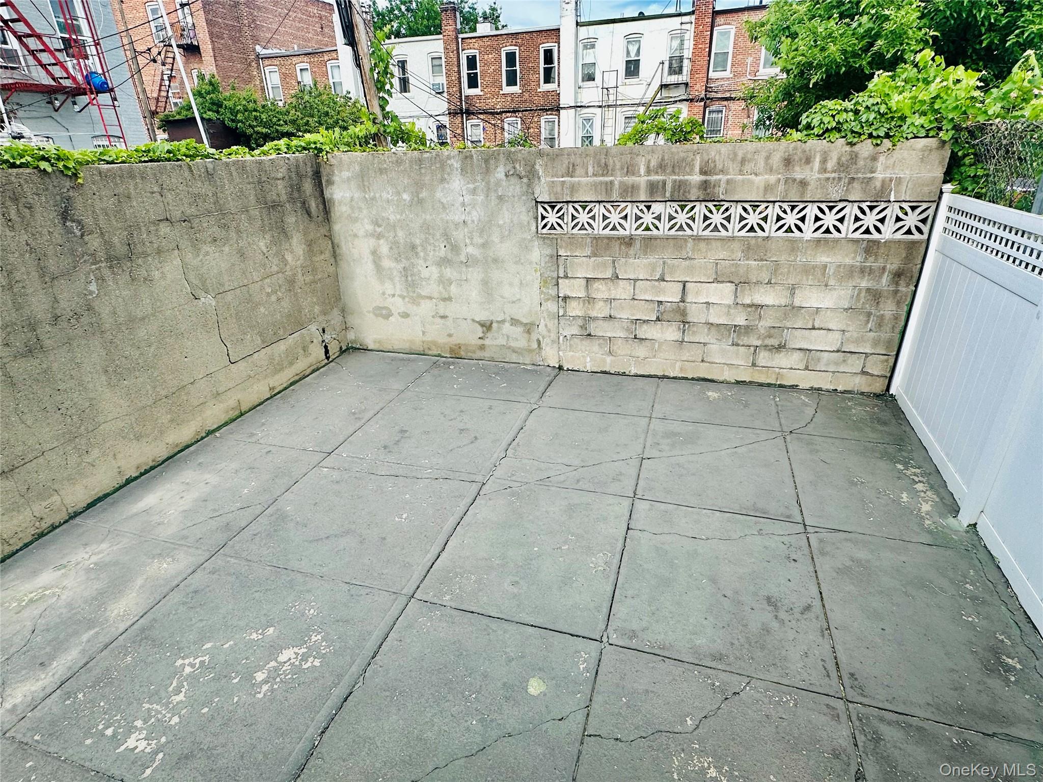 661 E 43rd Street Property Photo 8