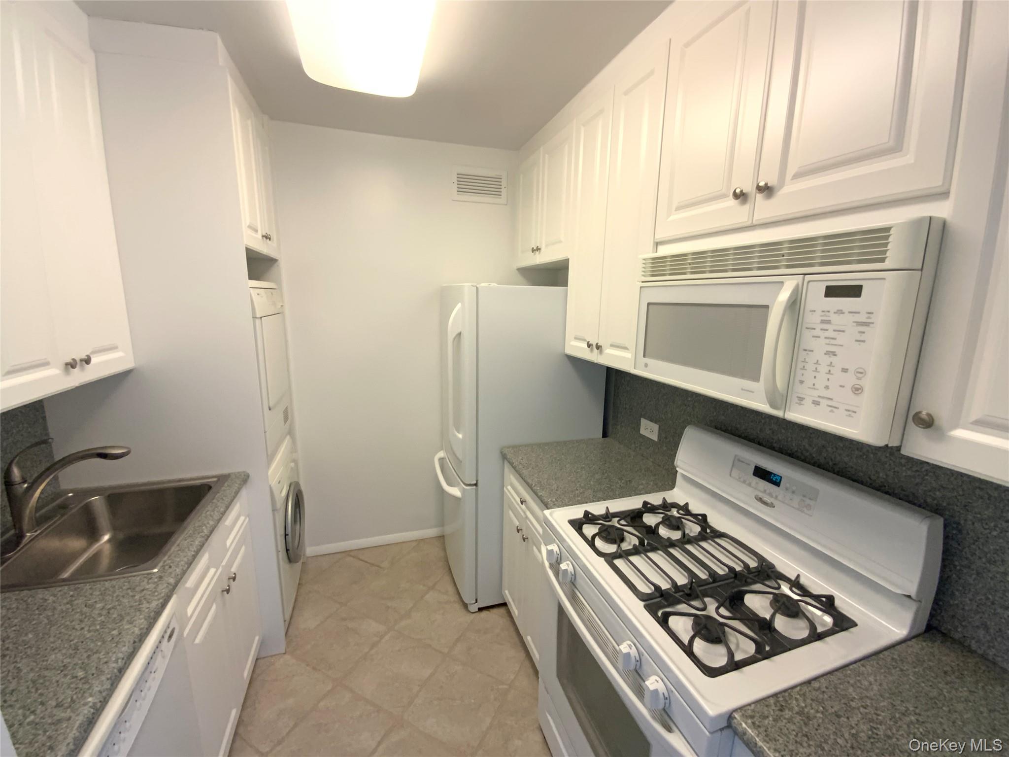 26910 Grand Central Parkway 9x Property Photo 8