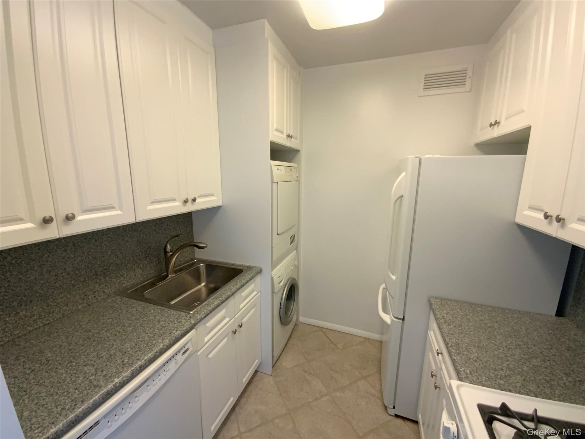 26910 Grand Central Parkway 9x Property Photo 9