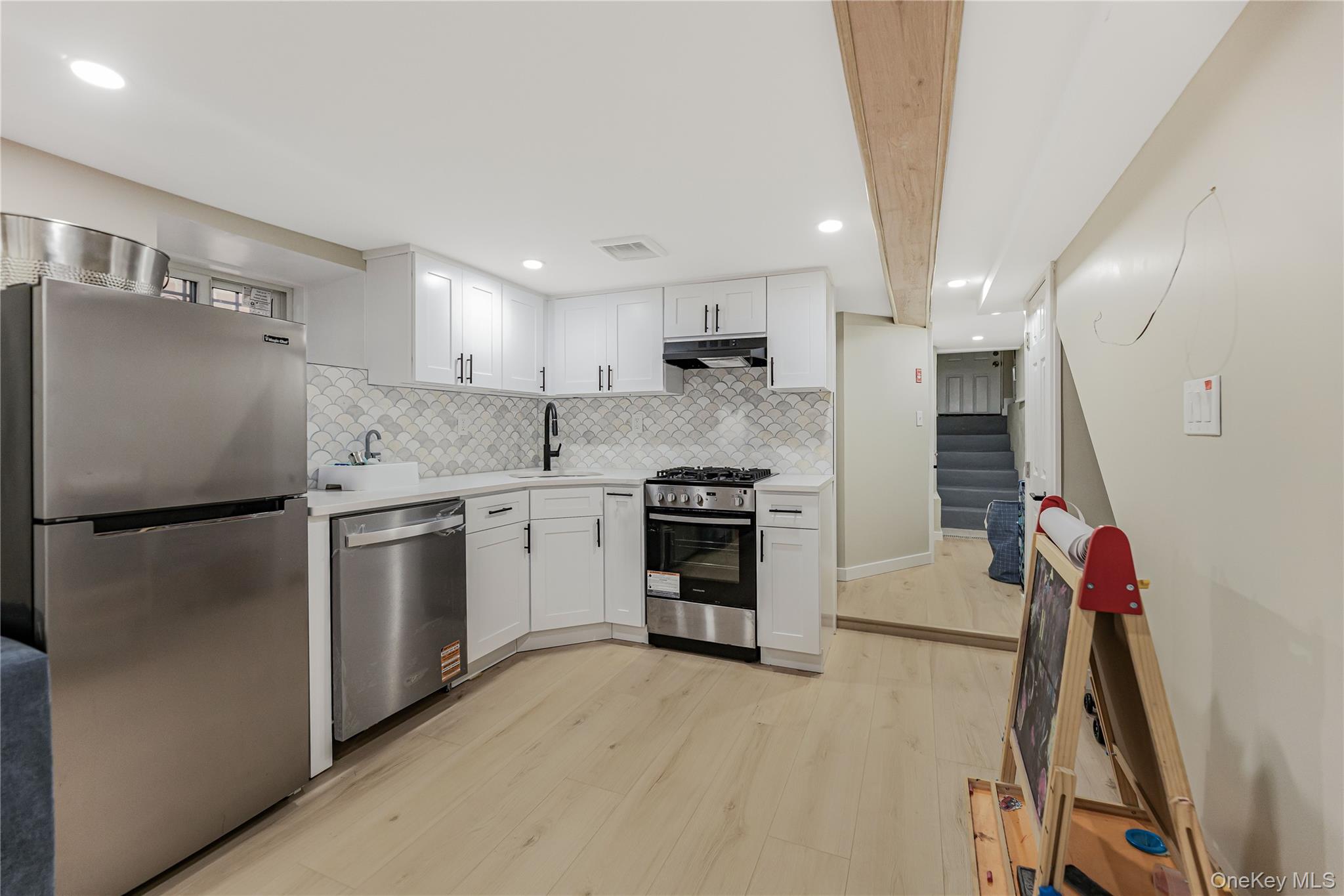 2881 Roberts Avenue Property Photo 6