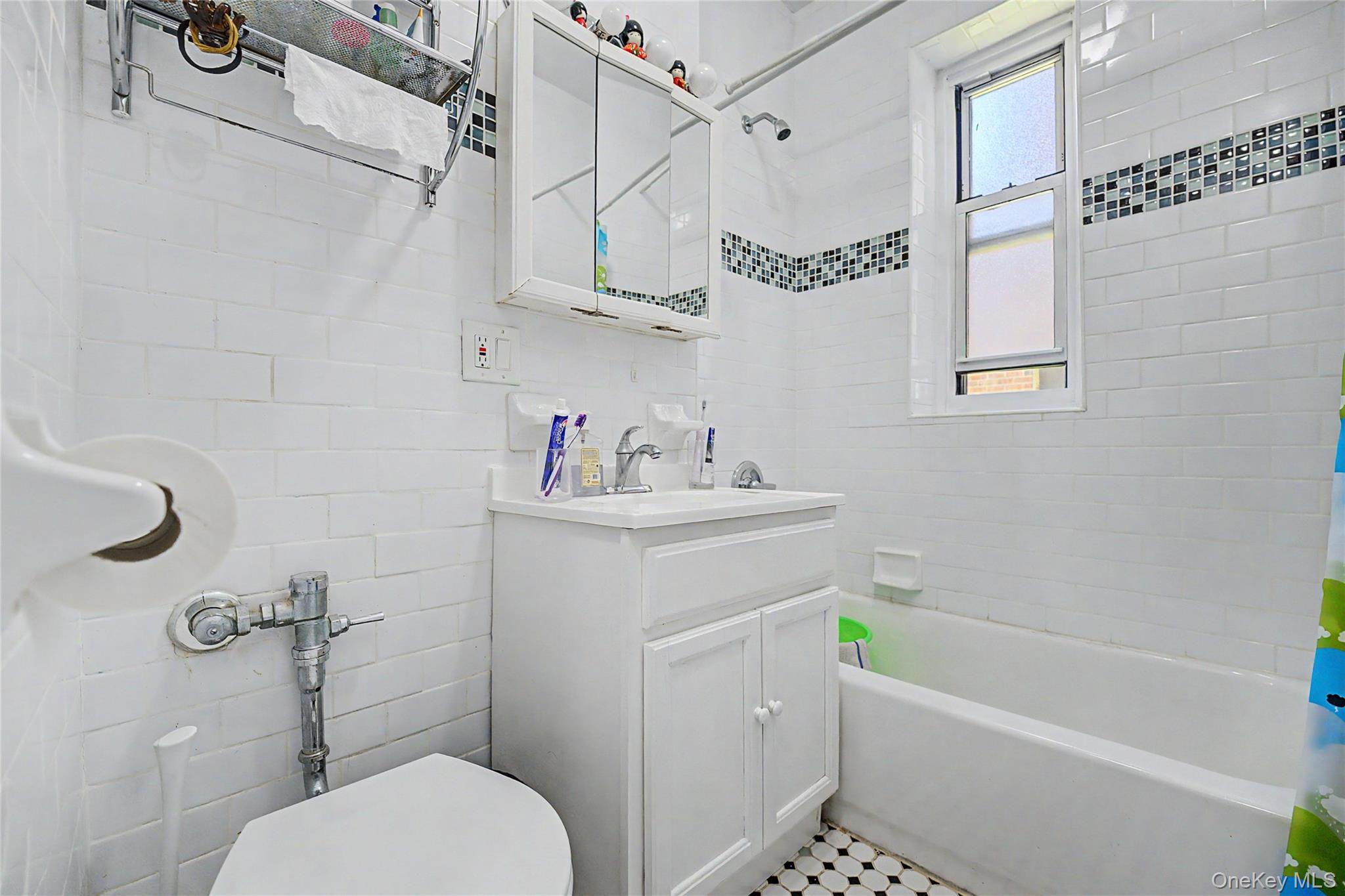 69-11 Yellowstone Boulevard A4 Property Photo 10