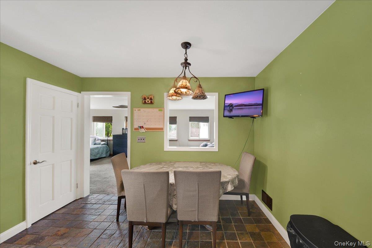 12 Elizabeth Lane Property Photo 7