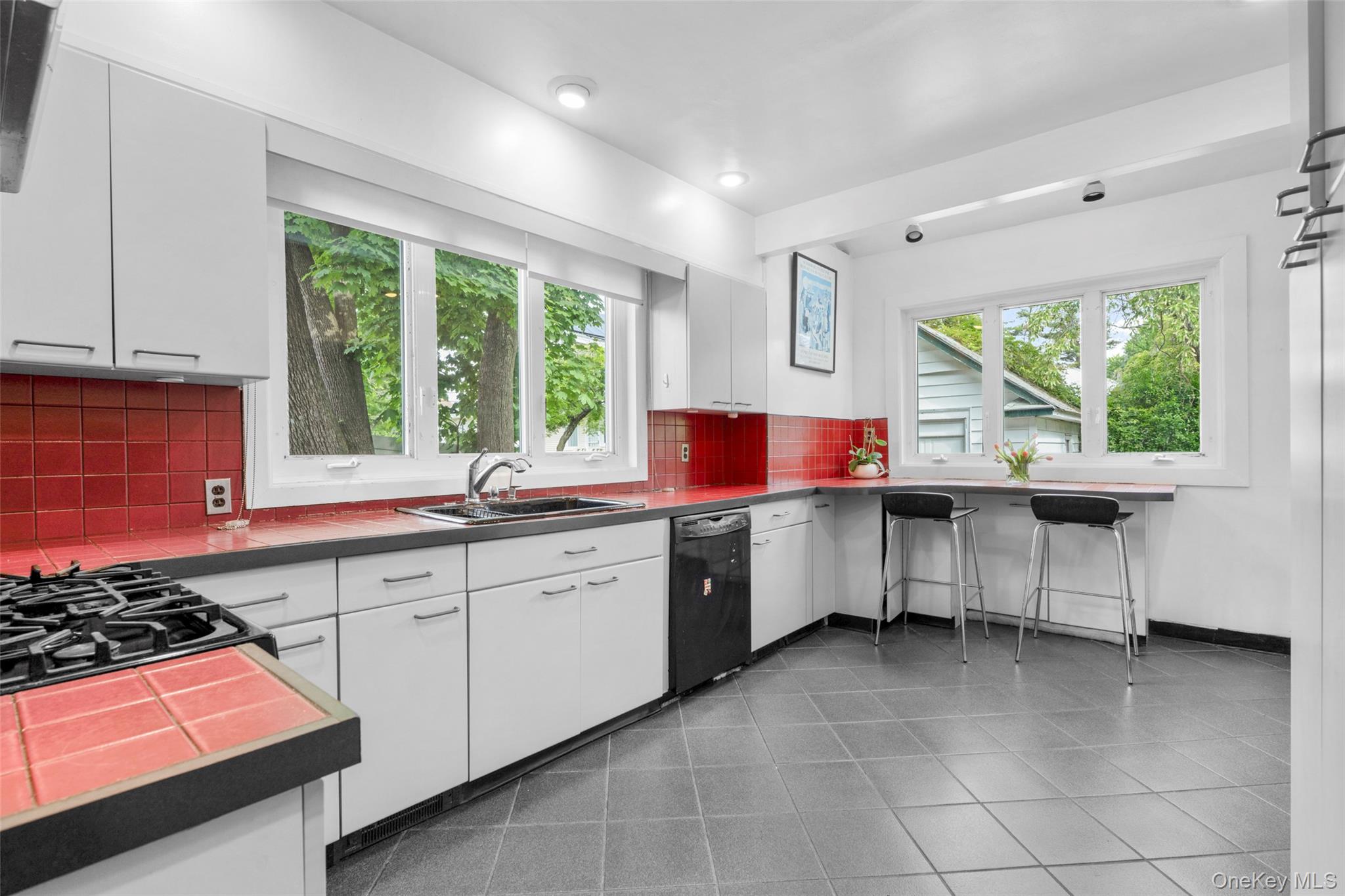 197 Coligni Avenue Property Photo 13