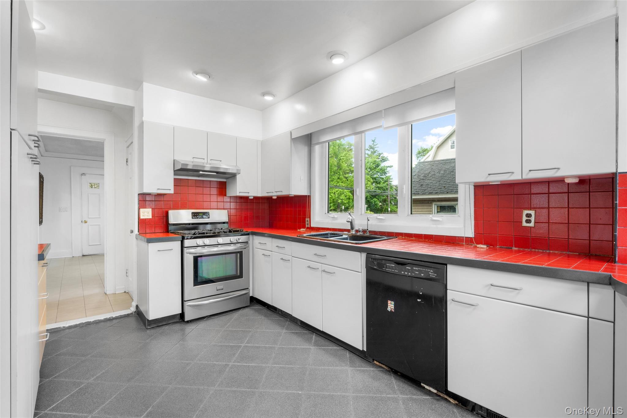 197 Coligni Avenue Property Photo 14