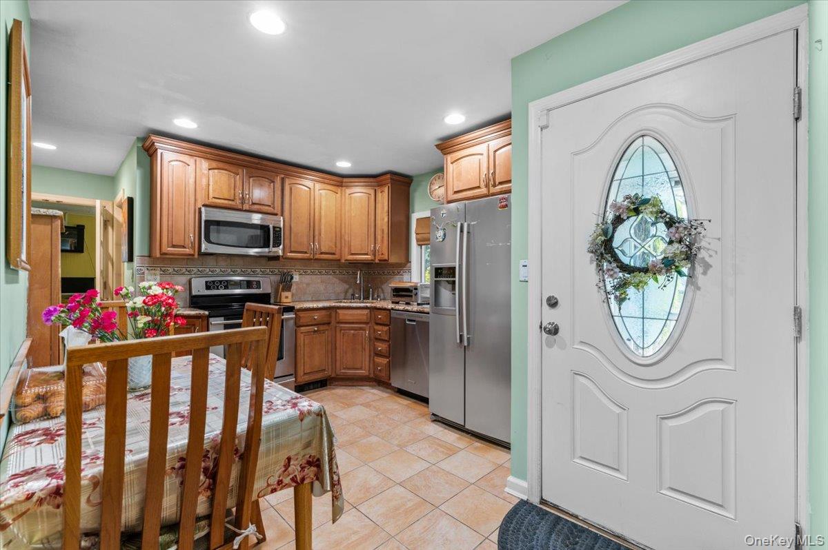 57 Meeting Lane Property Photo 5