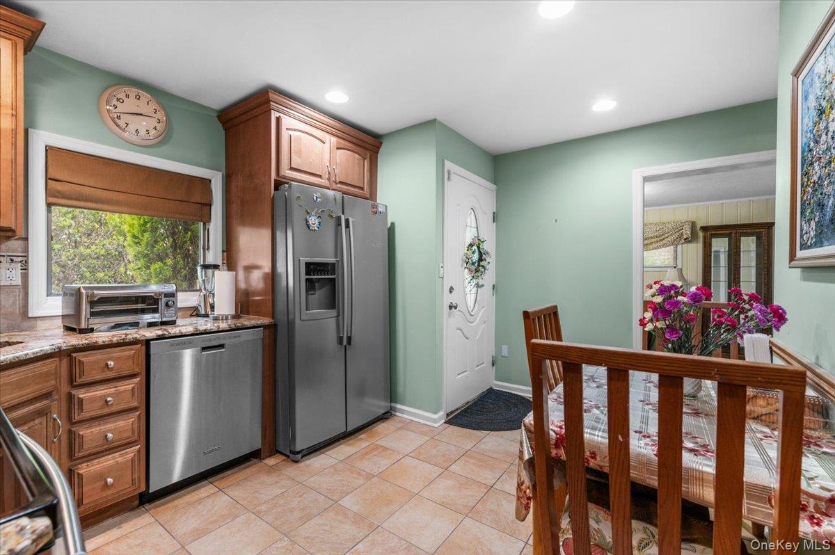 57 Meeting Lane Property Photo 6