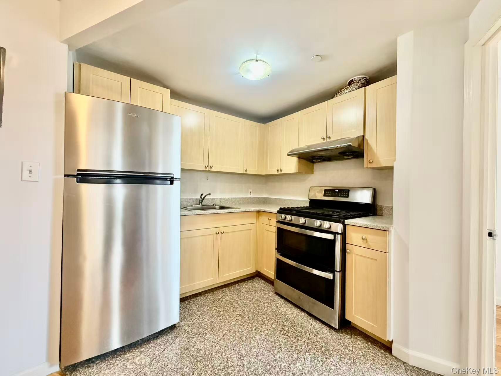 82-15 Queens Boulevard Ph-b Property Photo 4