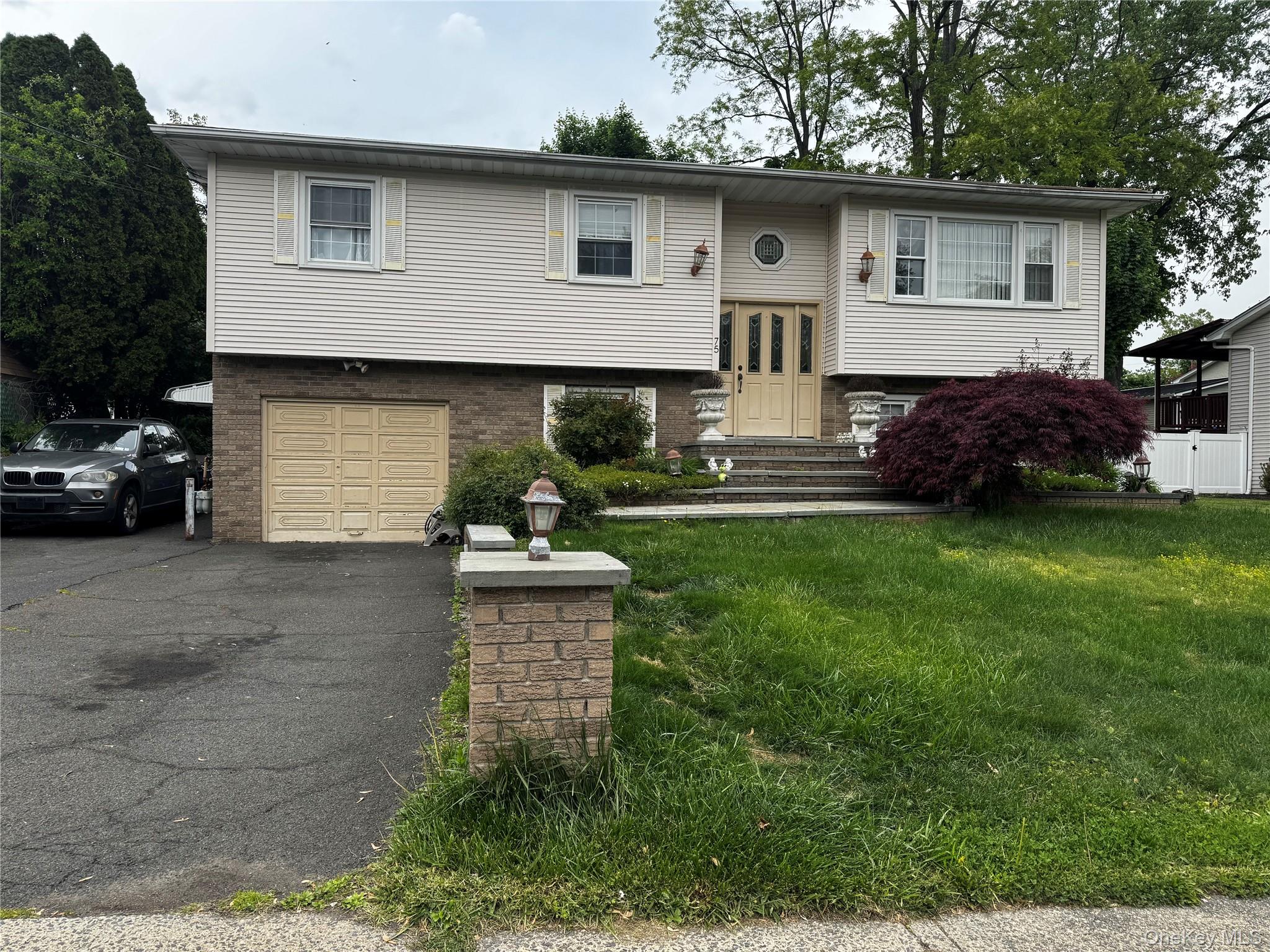 75 Picariello Drive Property Photo 1