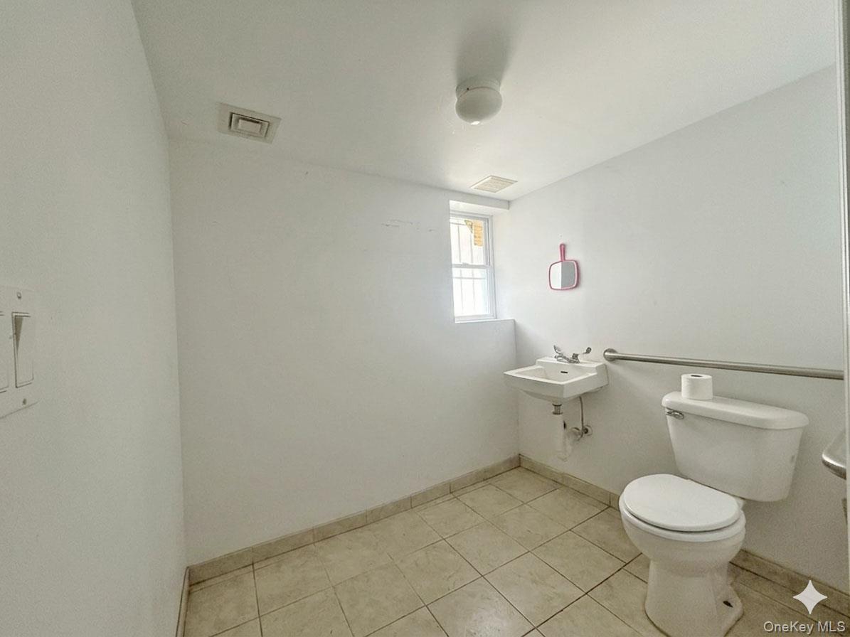 28 S 4th Avenue Property Photo 7