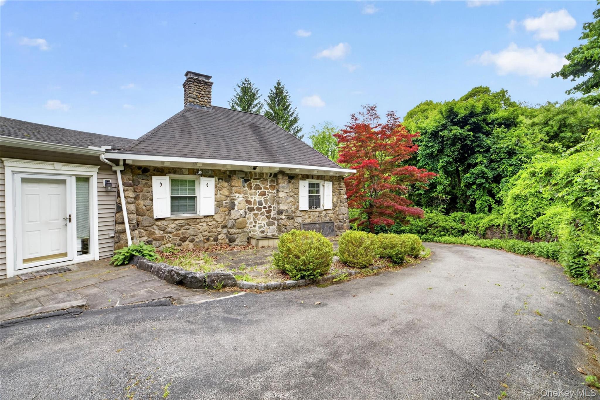 1225 Albany Post Road Property Photo 6