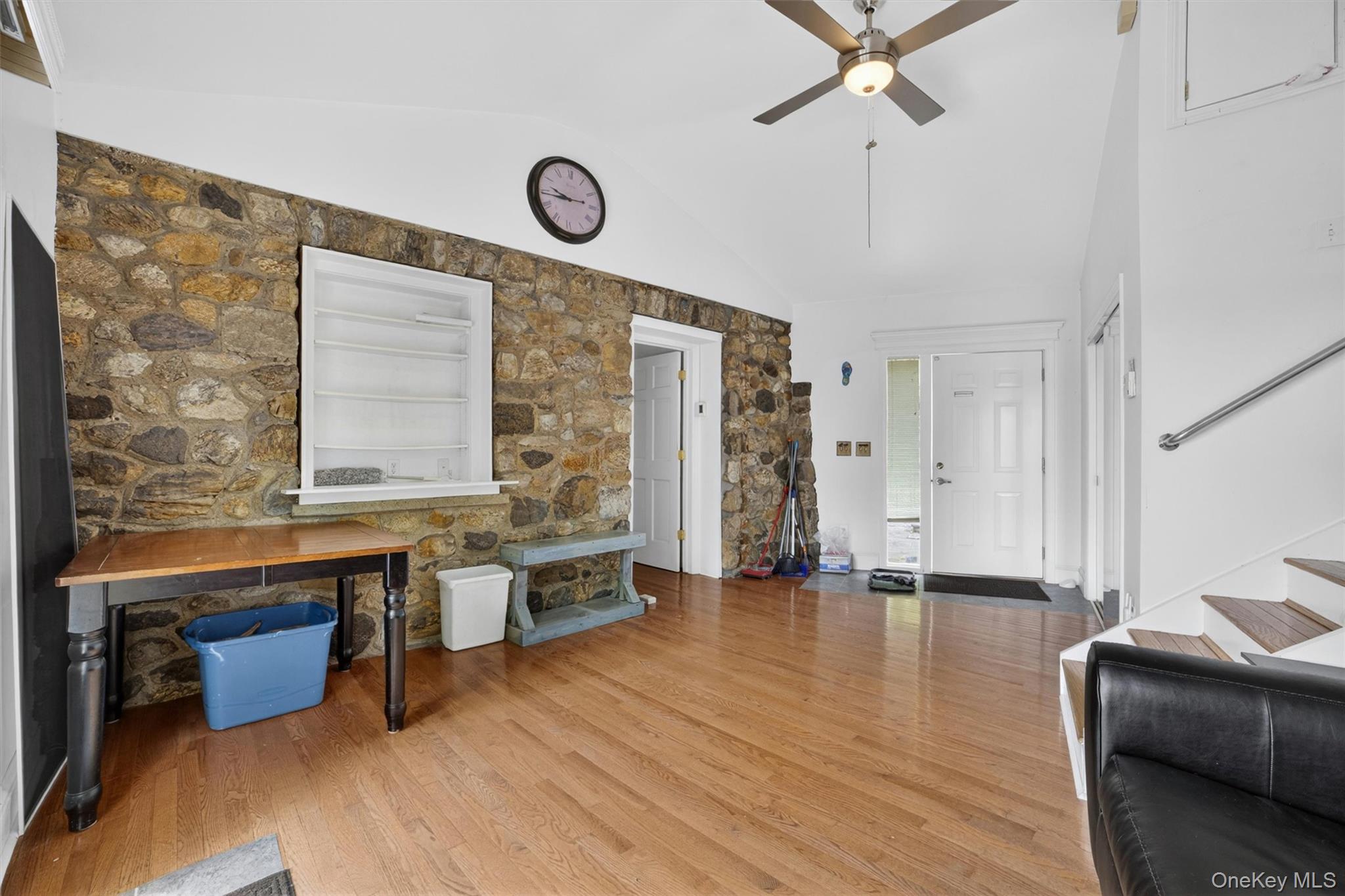 1225 Albany Post Road Property Photo 9