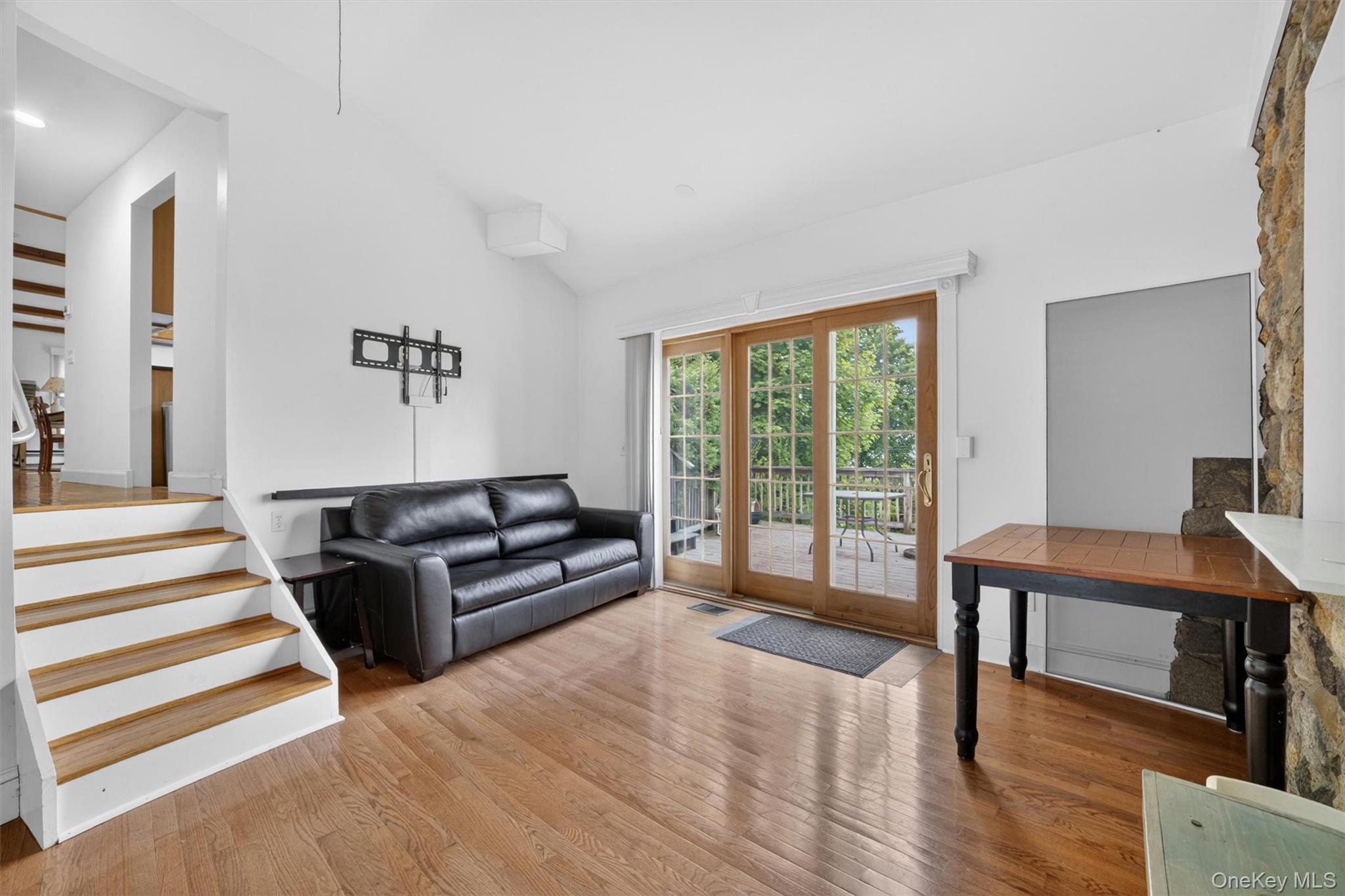 1225 Albany Post Road Property Photo 10