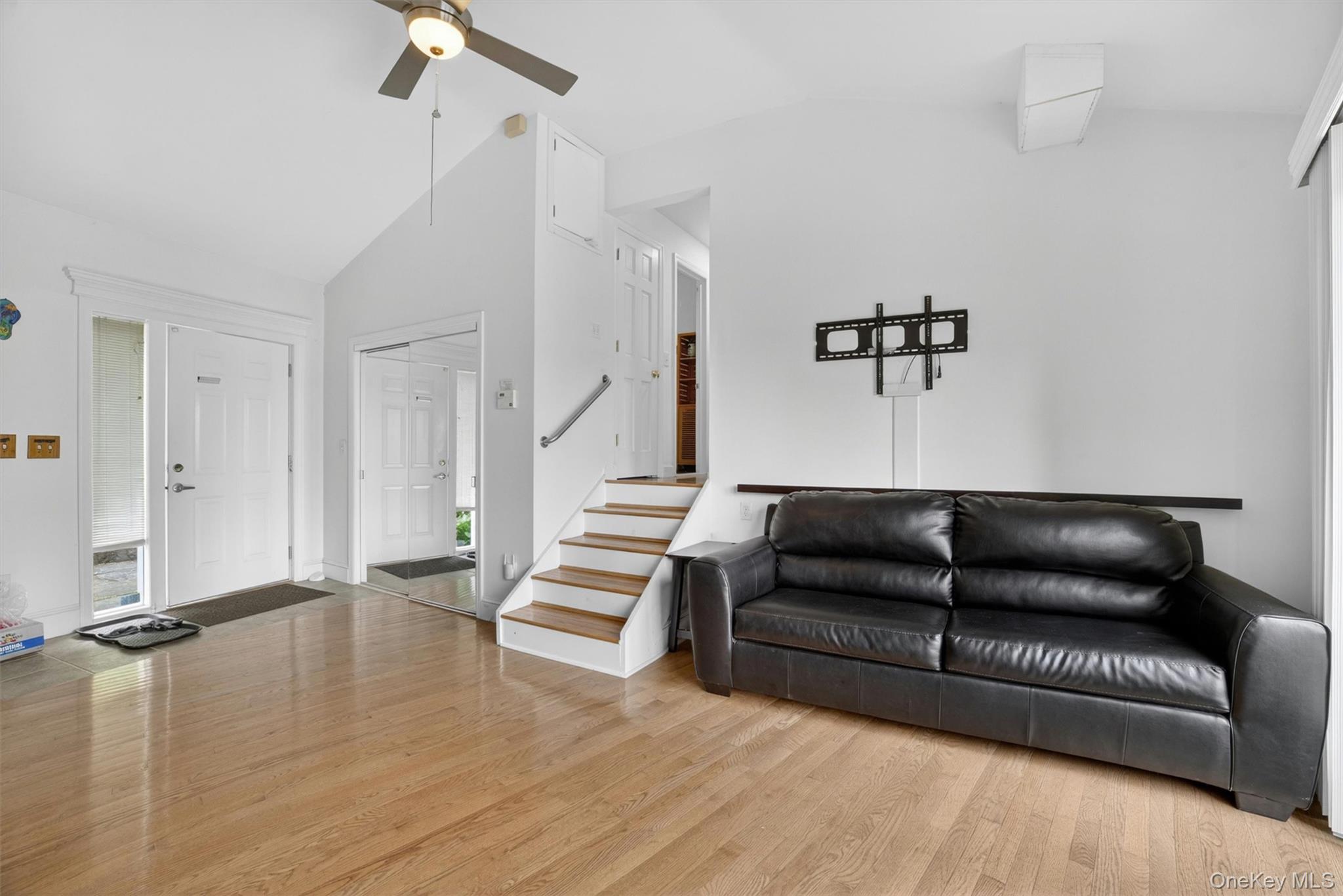 1225 Albany Post Road Property Photo 11