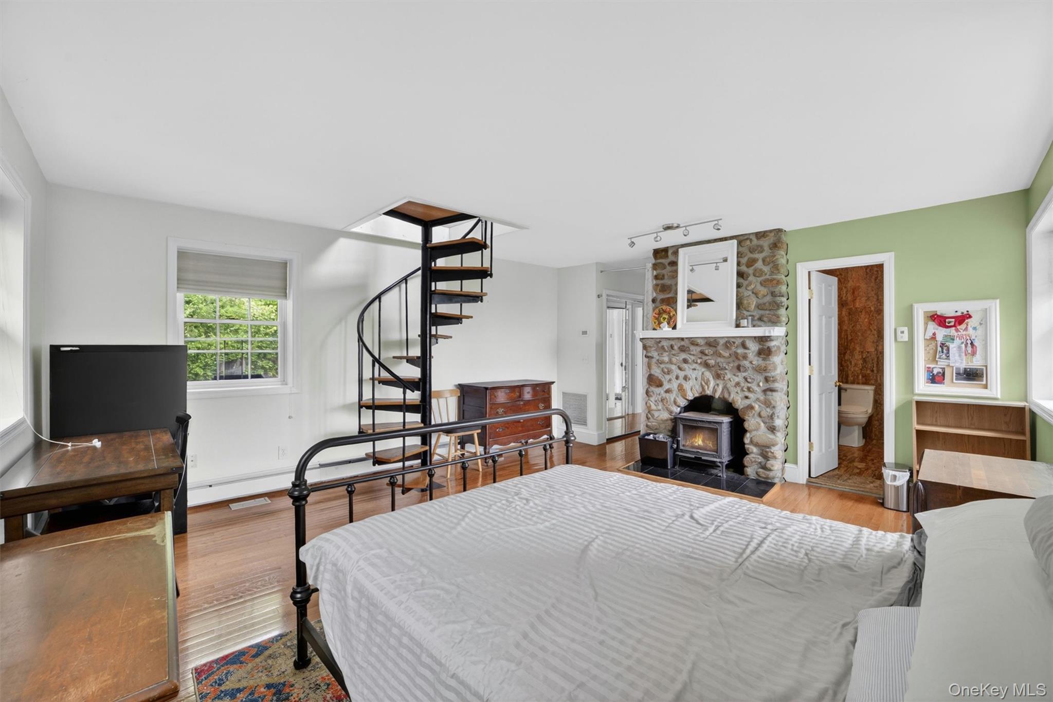 1225 Albany Post Road Property Photo 13
