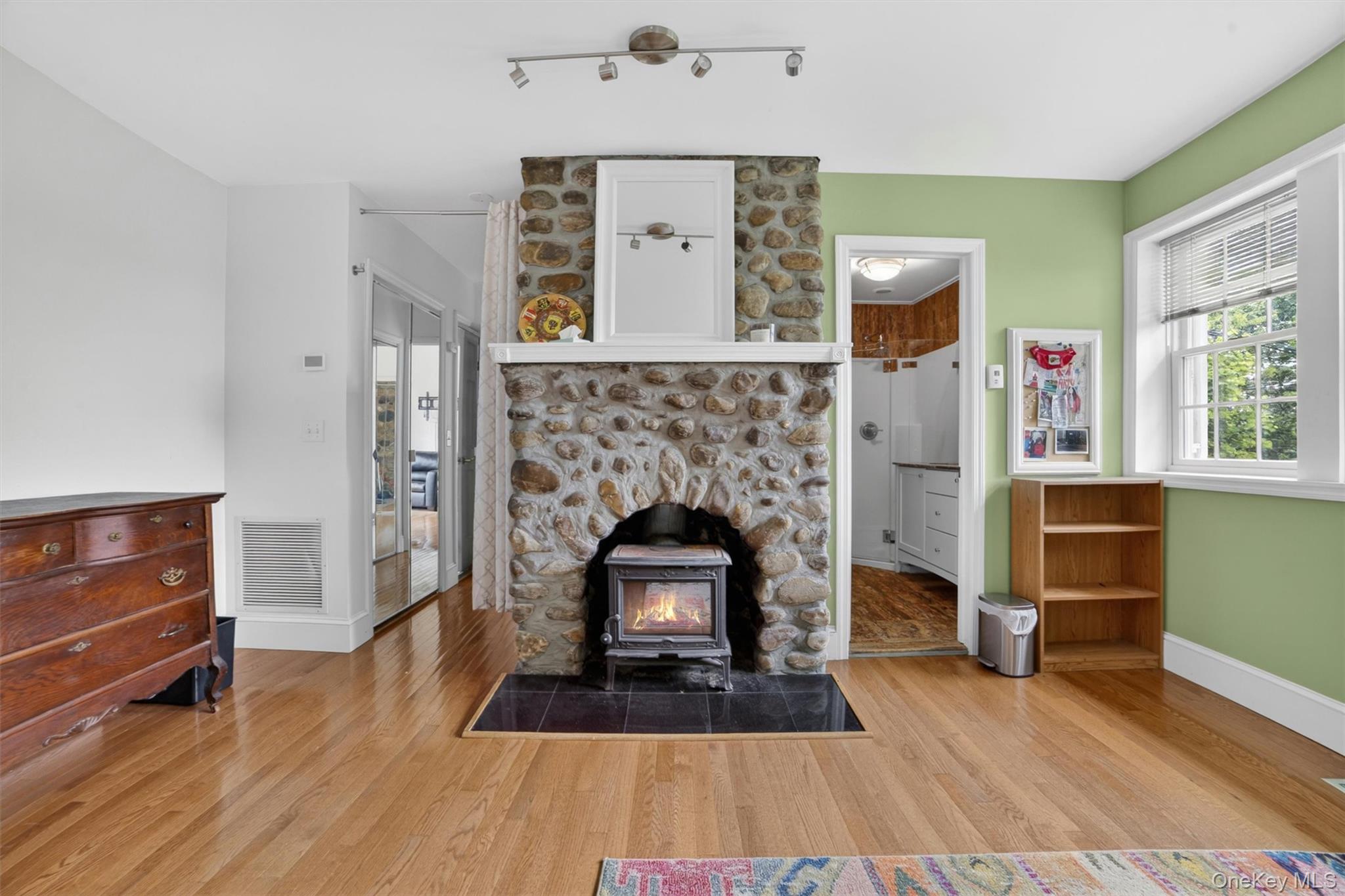 1225 Albany Post Road Property Photo 15