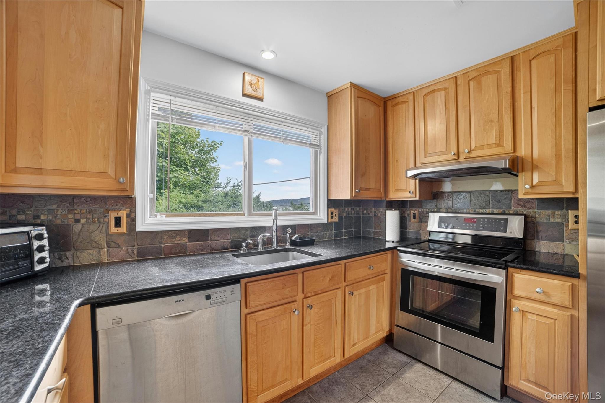 1225 Albany Post Road Property Photo 18