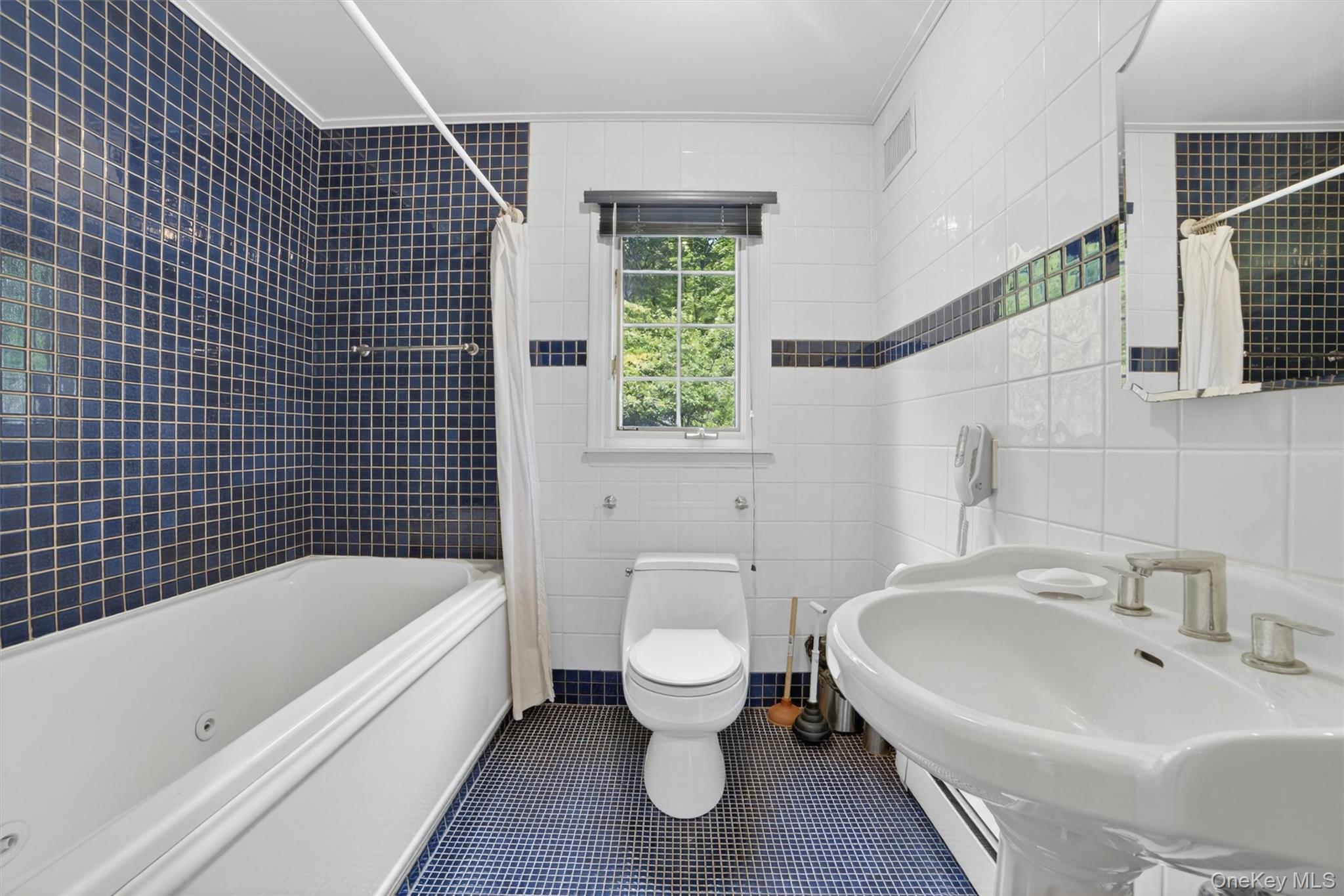 1225 Albany Post Road Property Photo 23