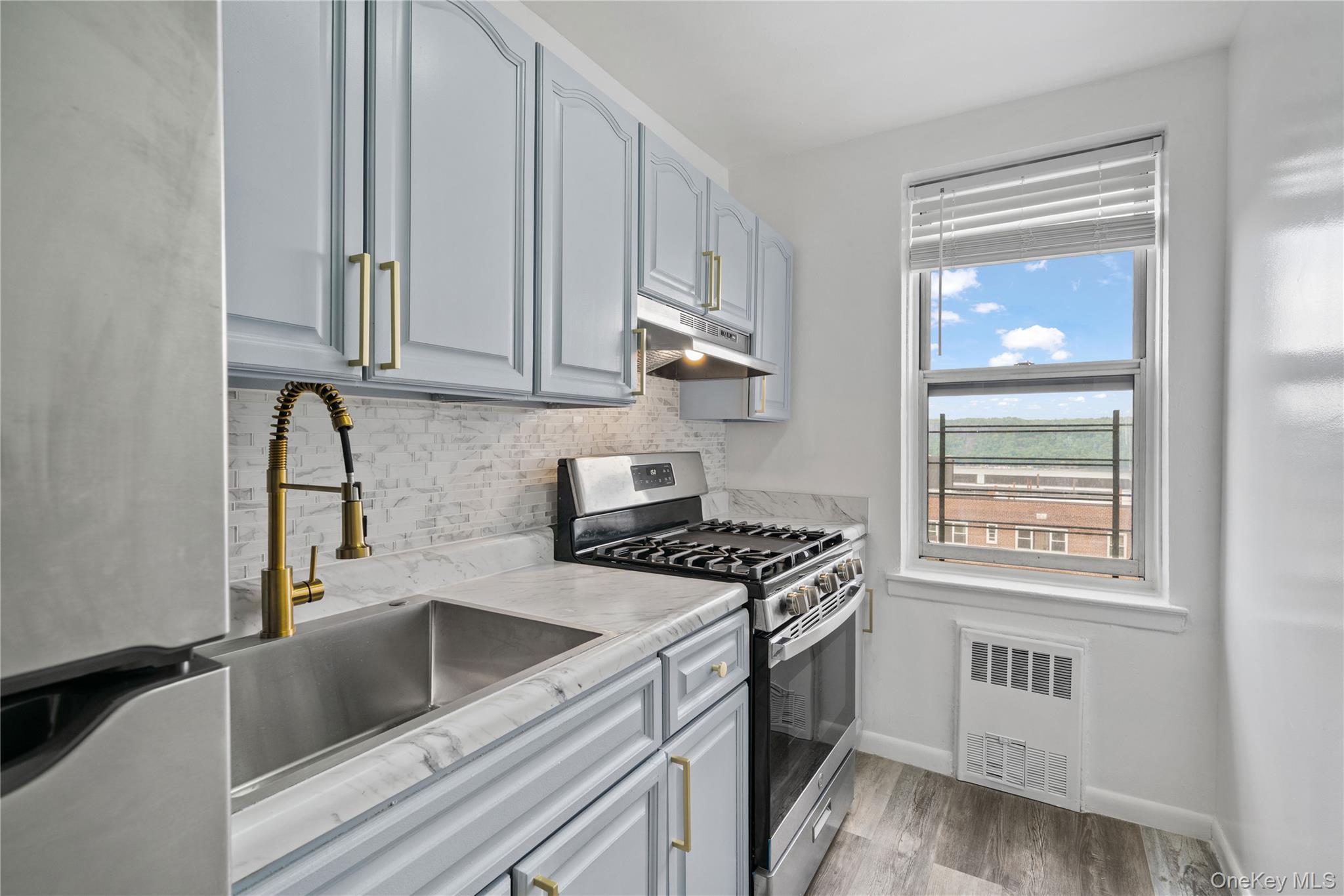 300 N Broadway 6g Property Photo 2