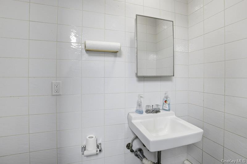 4169 Iris Place Property Photo 7