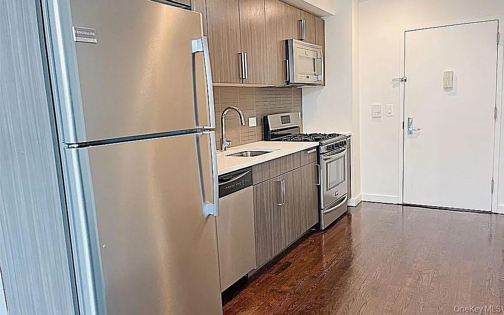 1215 Broadway 603 Property Photo 2