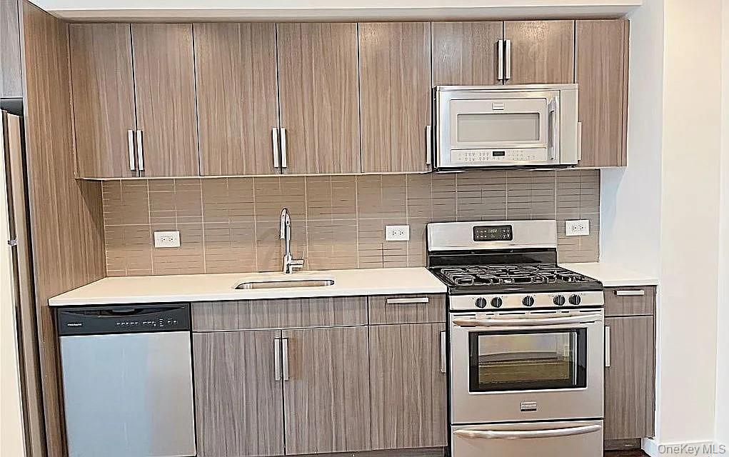 1215 Broadway 603 Property Photo 3