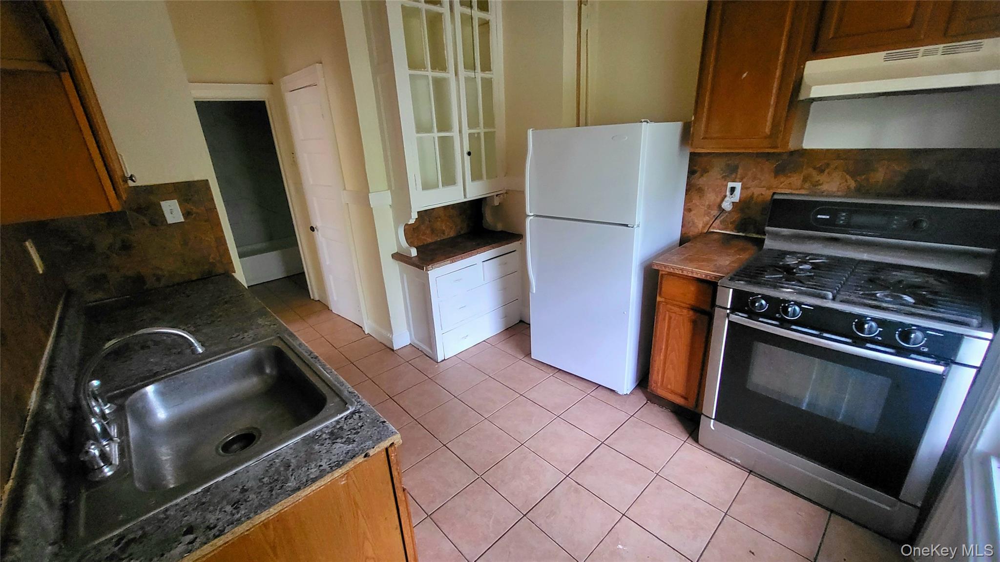 242 Mansion Street Property Photo 25