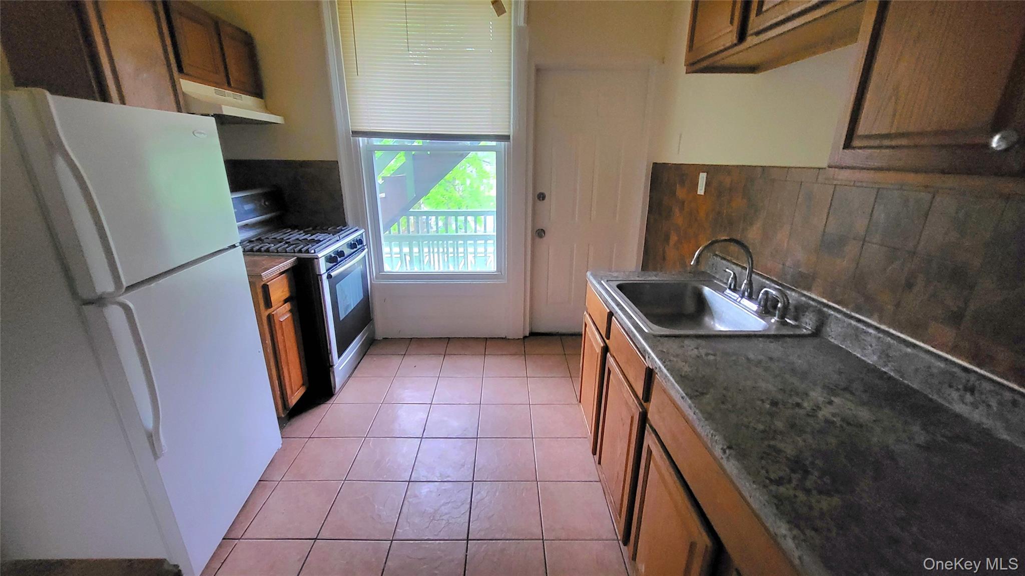 242 Mansion Street Property Photo 37
