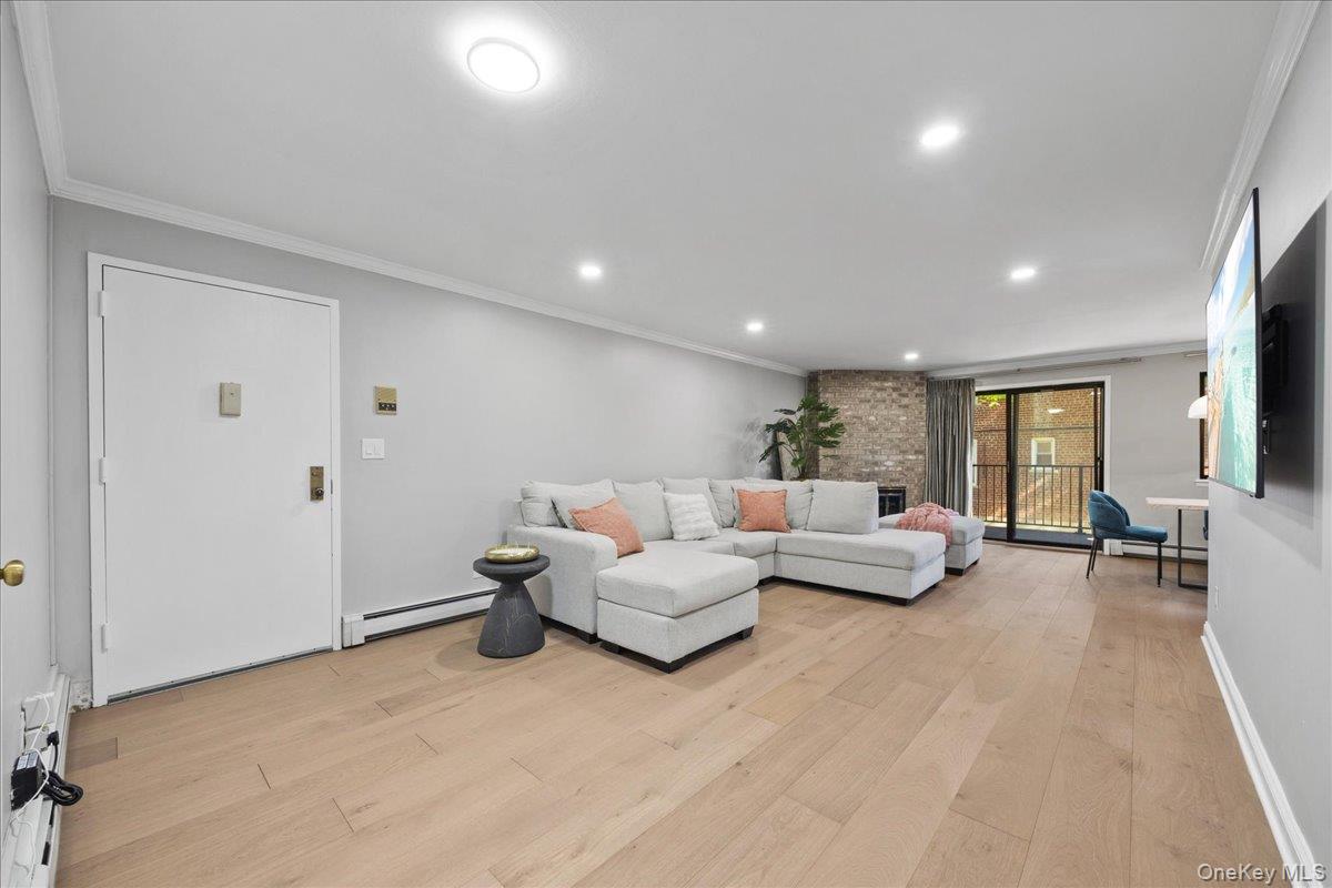 107 N Broadway 213 Property Photo 2