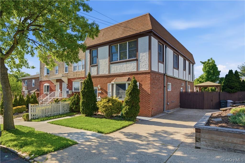 125-11 7th Avenue Property Photo 2
