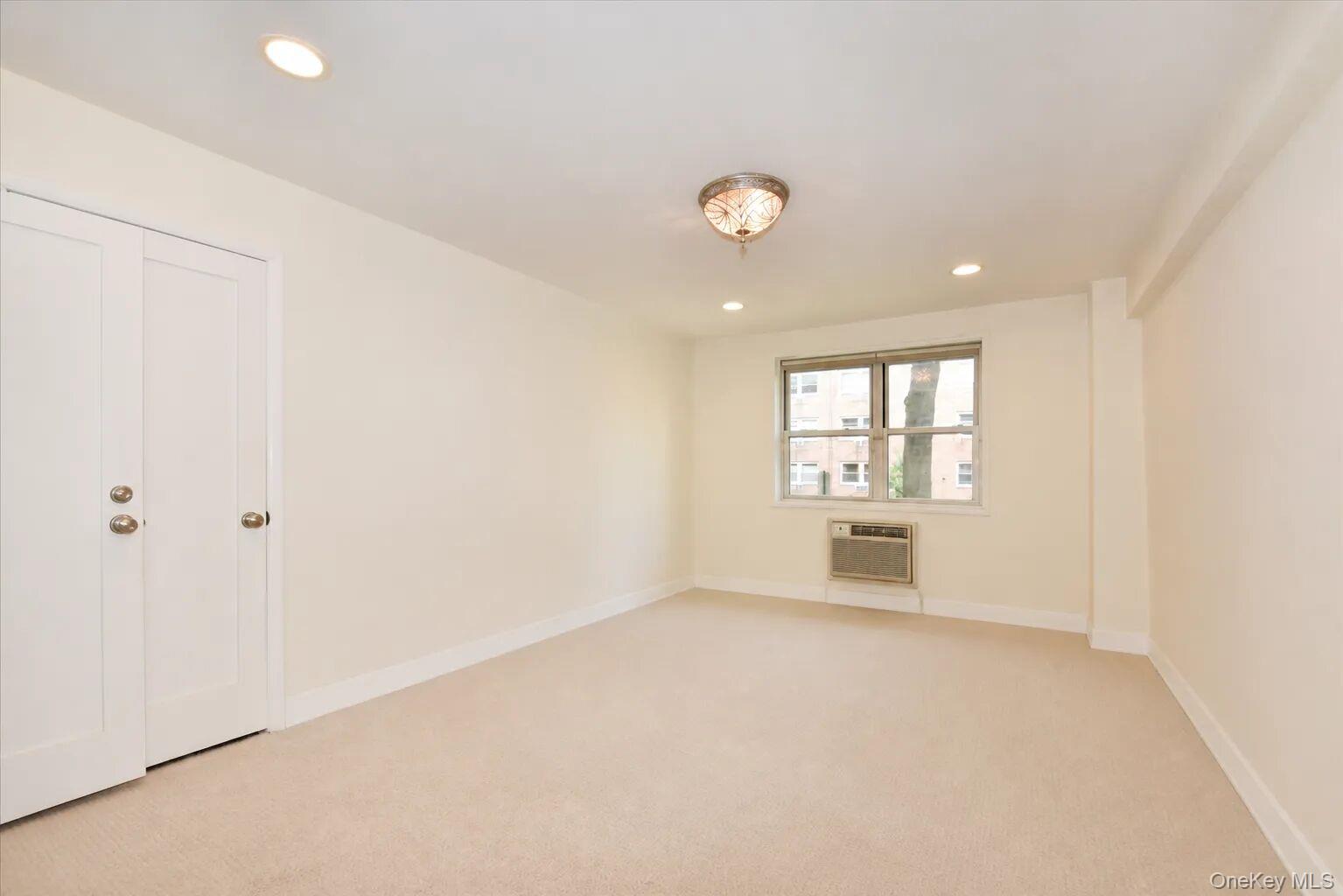 50 Hill Park Avenue 1-l Property Photo 9