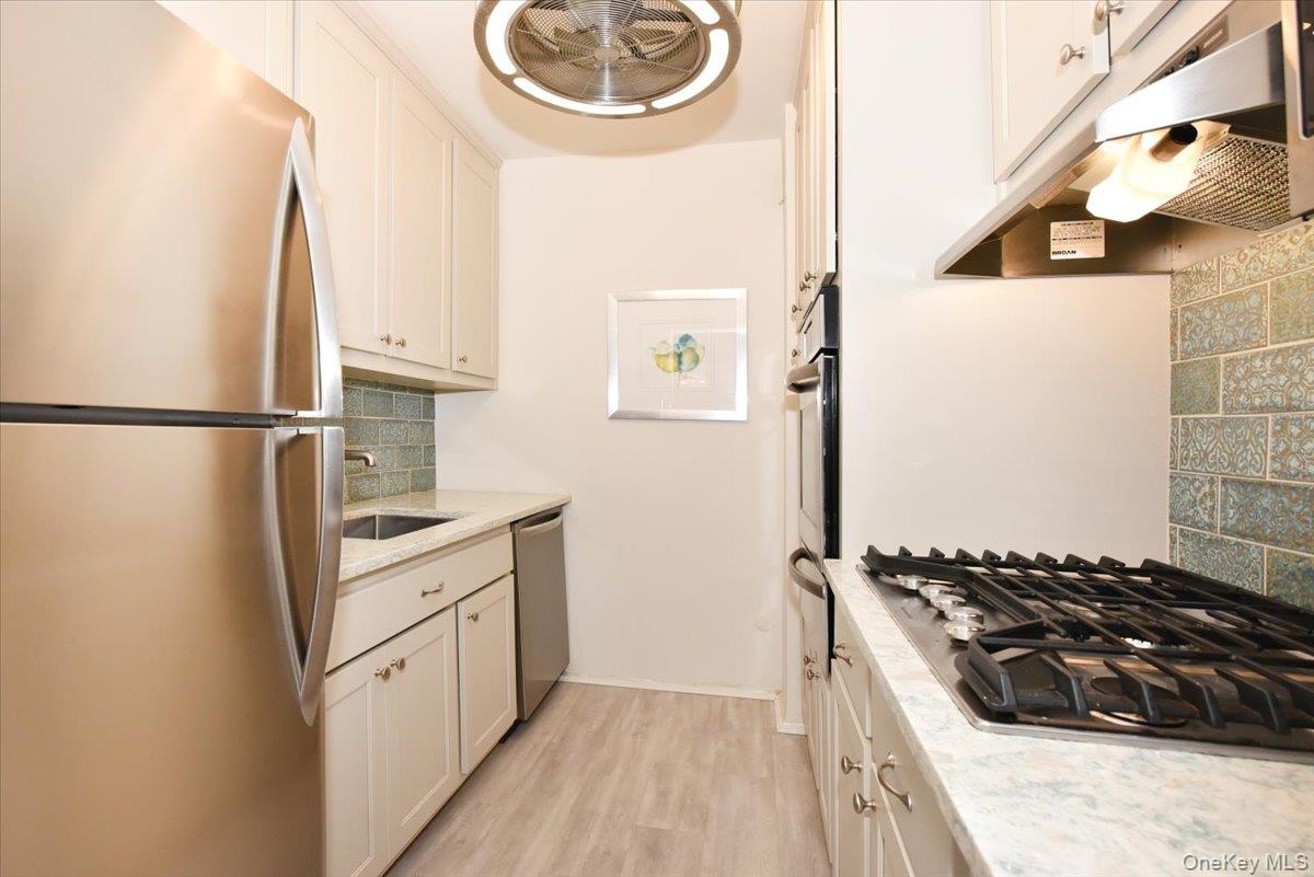 50 Hill Park Avenue 1-l Property Photo 15