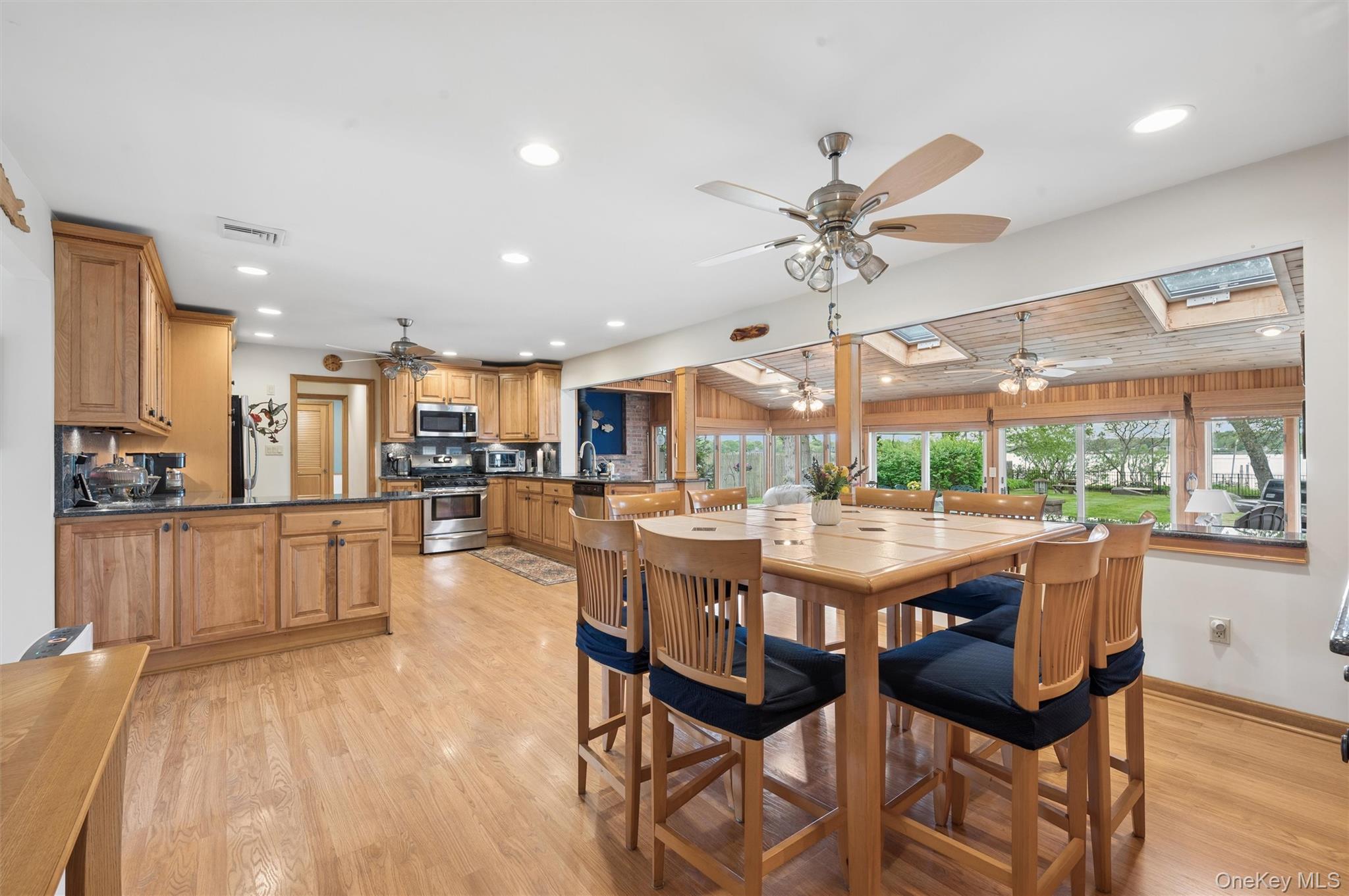 128 Crystal Beach Boulevard Property Photo 4