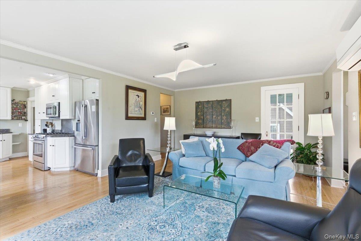 11 Greenport Parkway Property Photo 7
