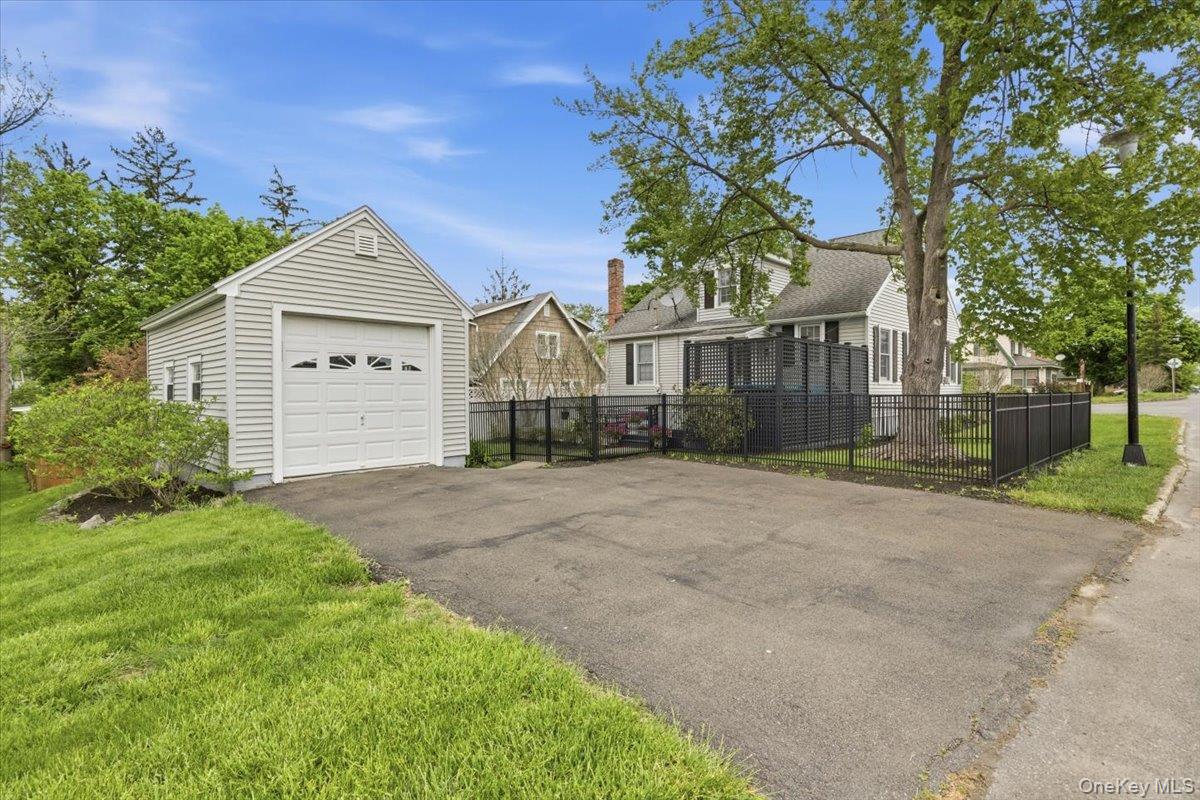 11 Greenport Parkway Property Photo 33