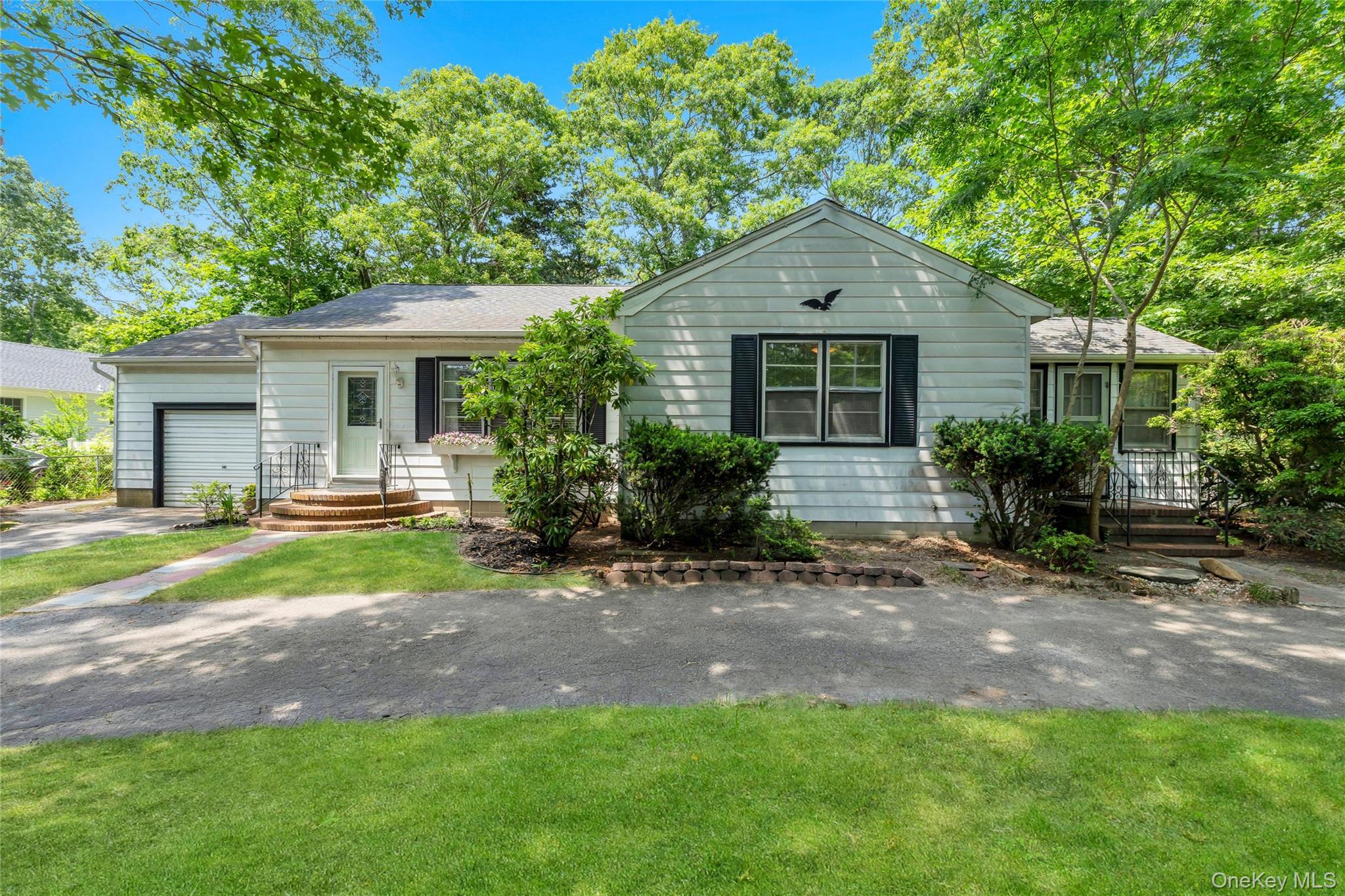 62 Squires Avenue Property Photo 1