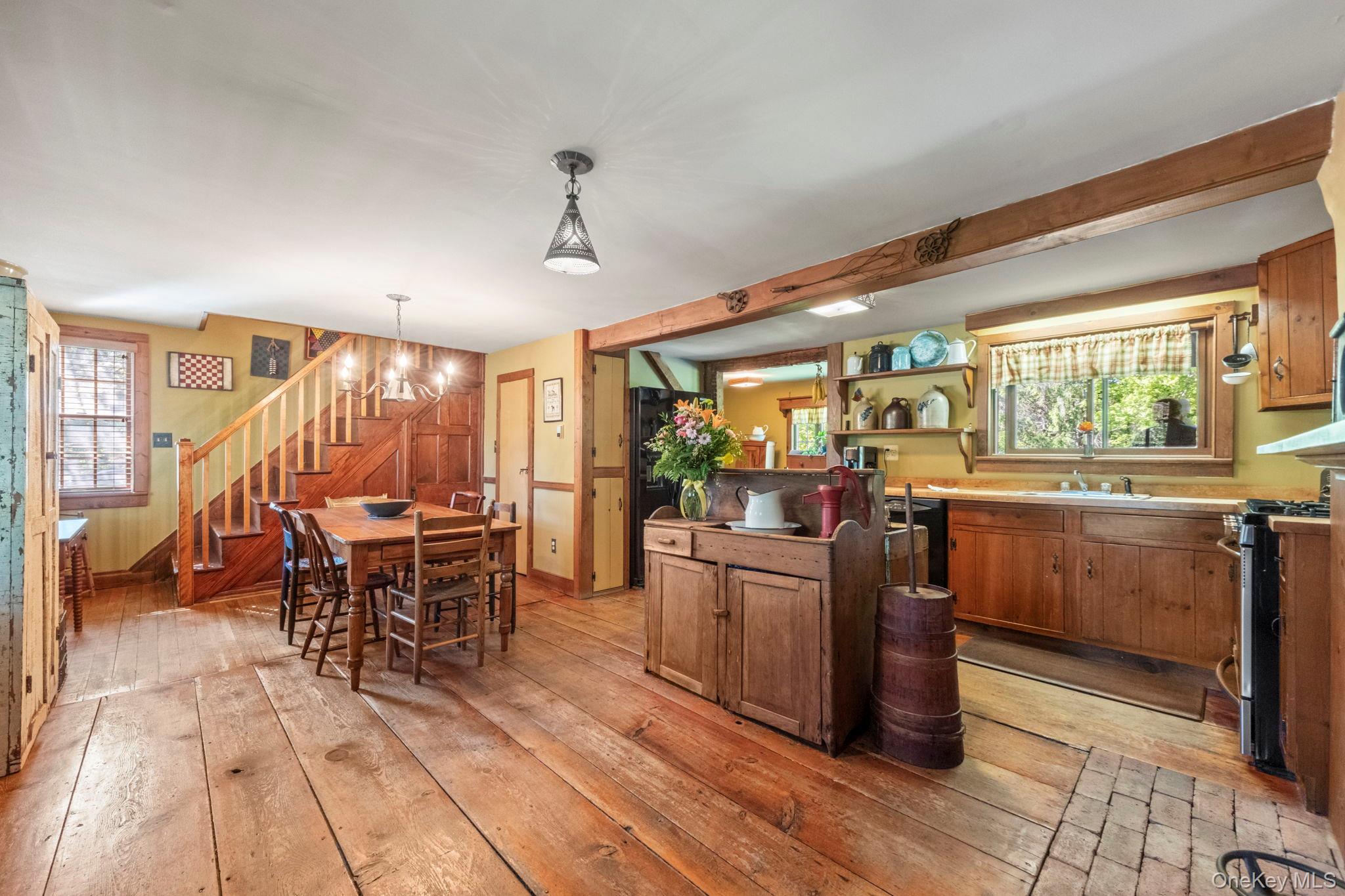 2056 State Route 17k Property Photo 4
