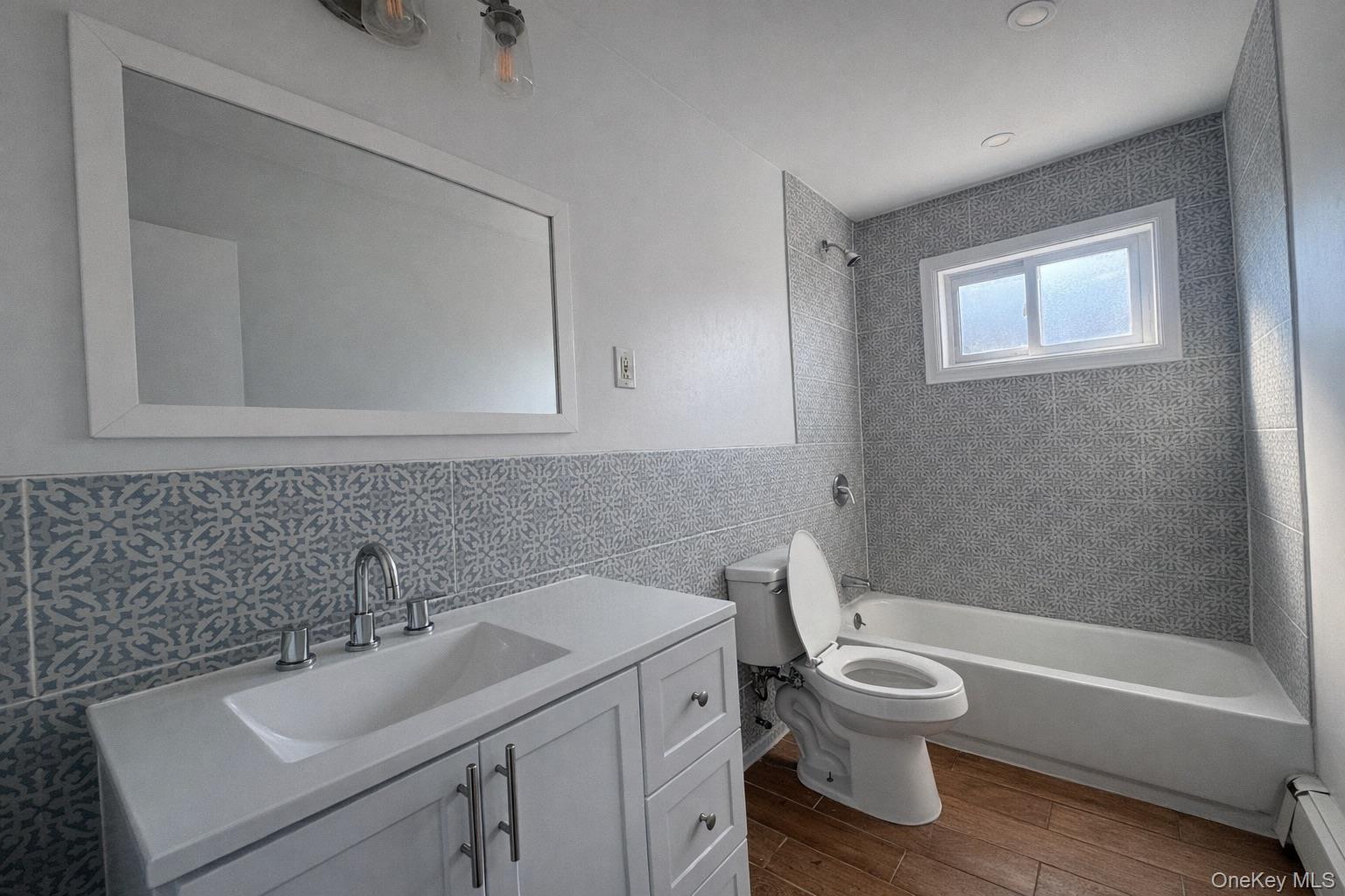 1726 Plainview Avenue Property Photo 6